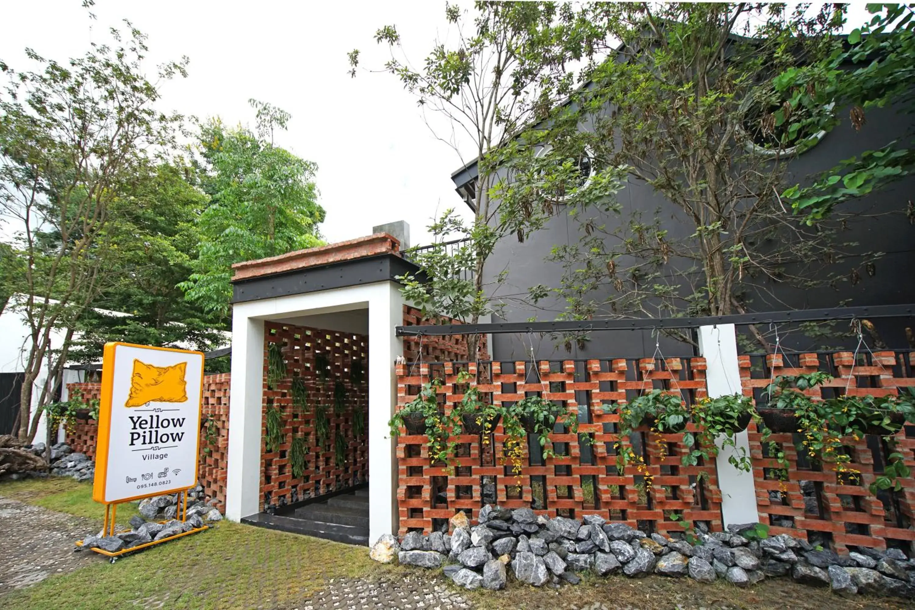 Property building in Yellow Pillow village Property building in Yellow Pillow village