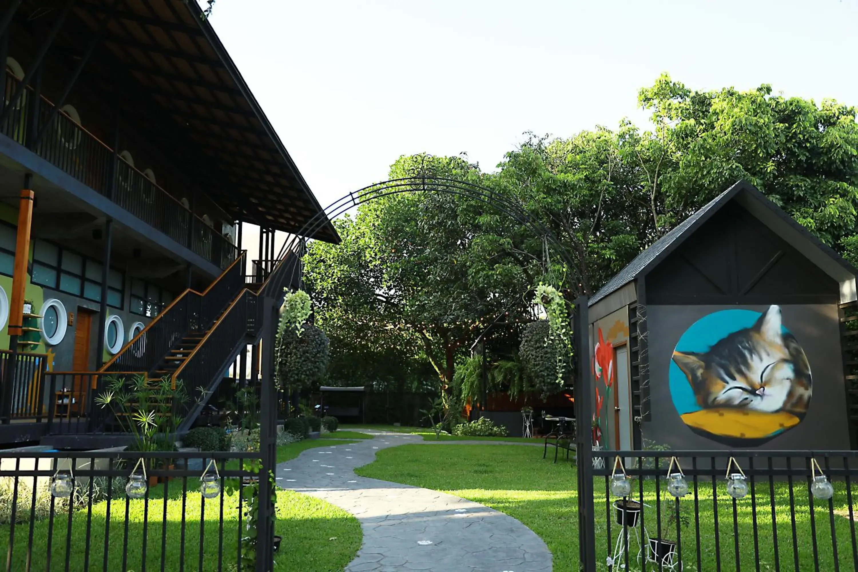 Property building in Yellow Pillow village Property building in Yellow Pillow village