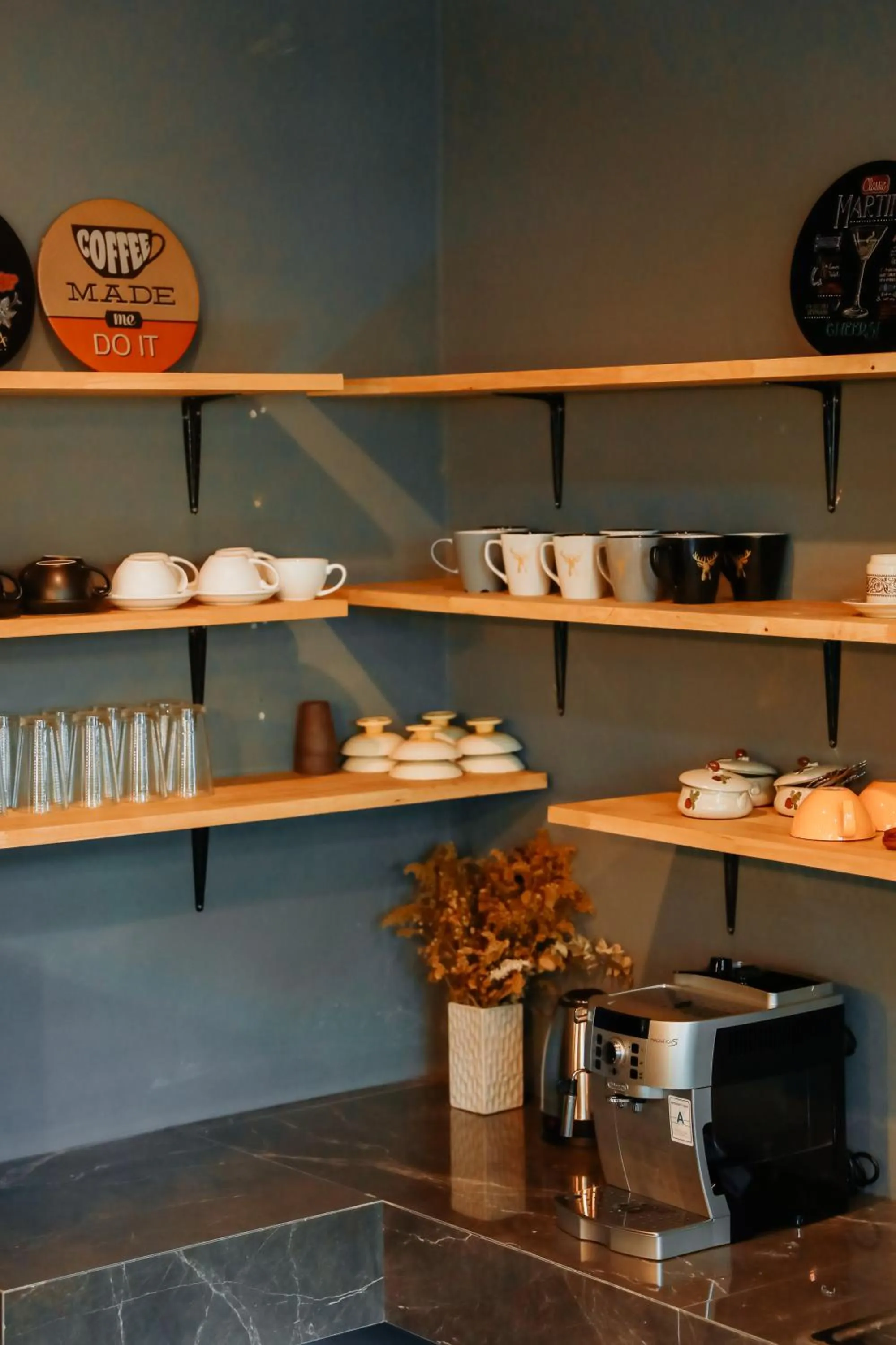 Food and drinks in Yellow Pillow village