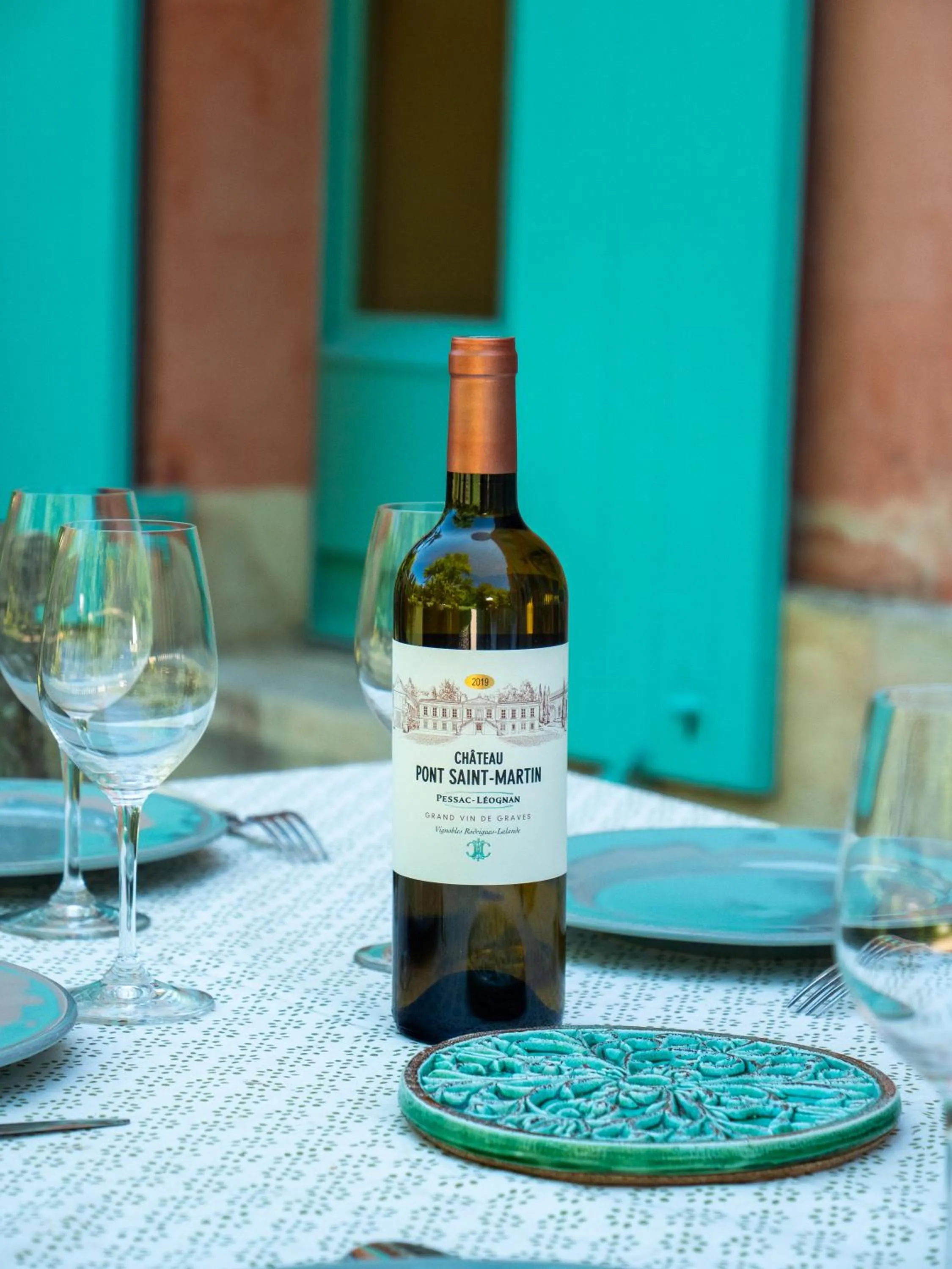 Alcoholic drinks in Chateau Pont Saint-Martin