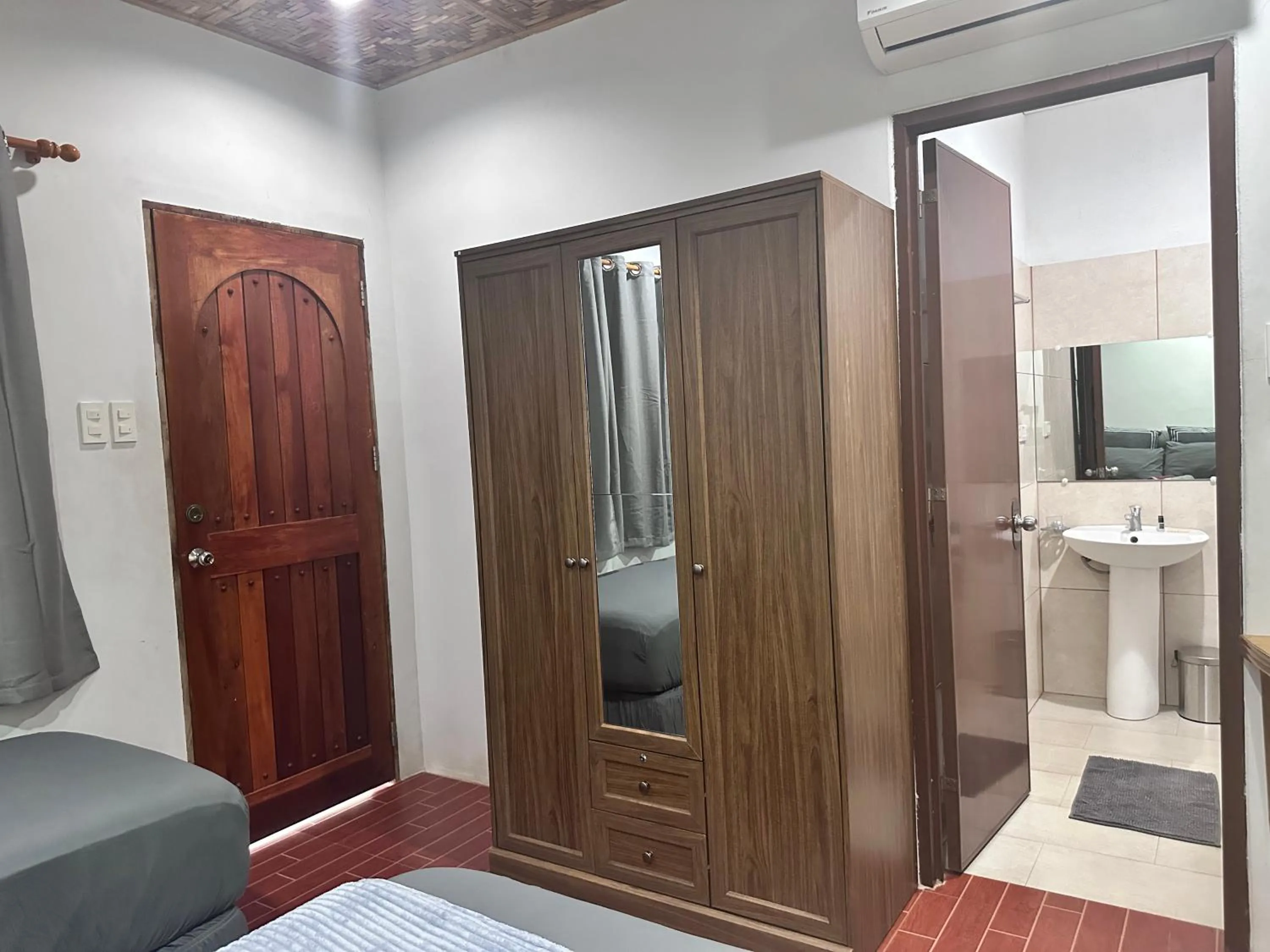 AivyMaes Divers Resort