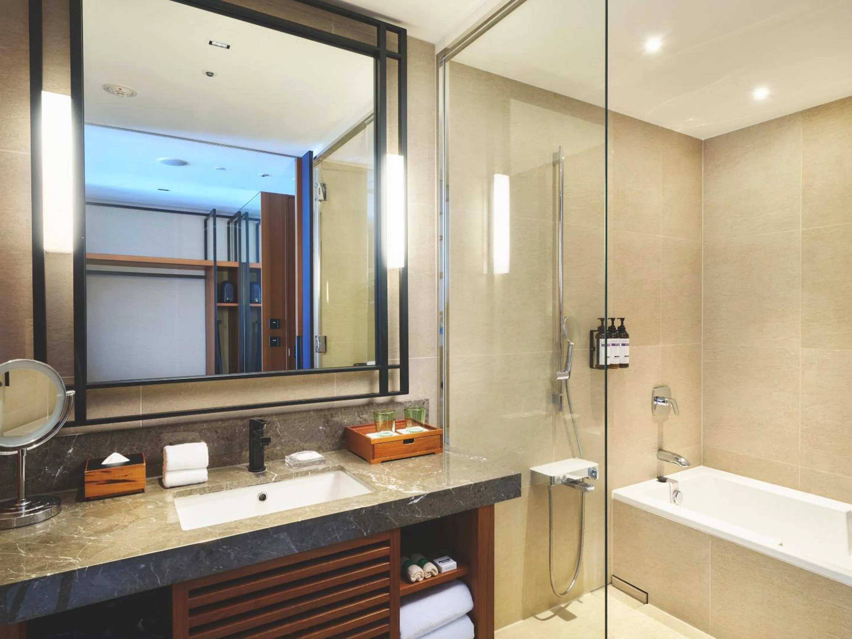 Twin Room with Ocean View - Club Access in Hyatt Regency Seragaki Island Okinawa