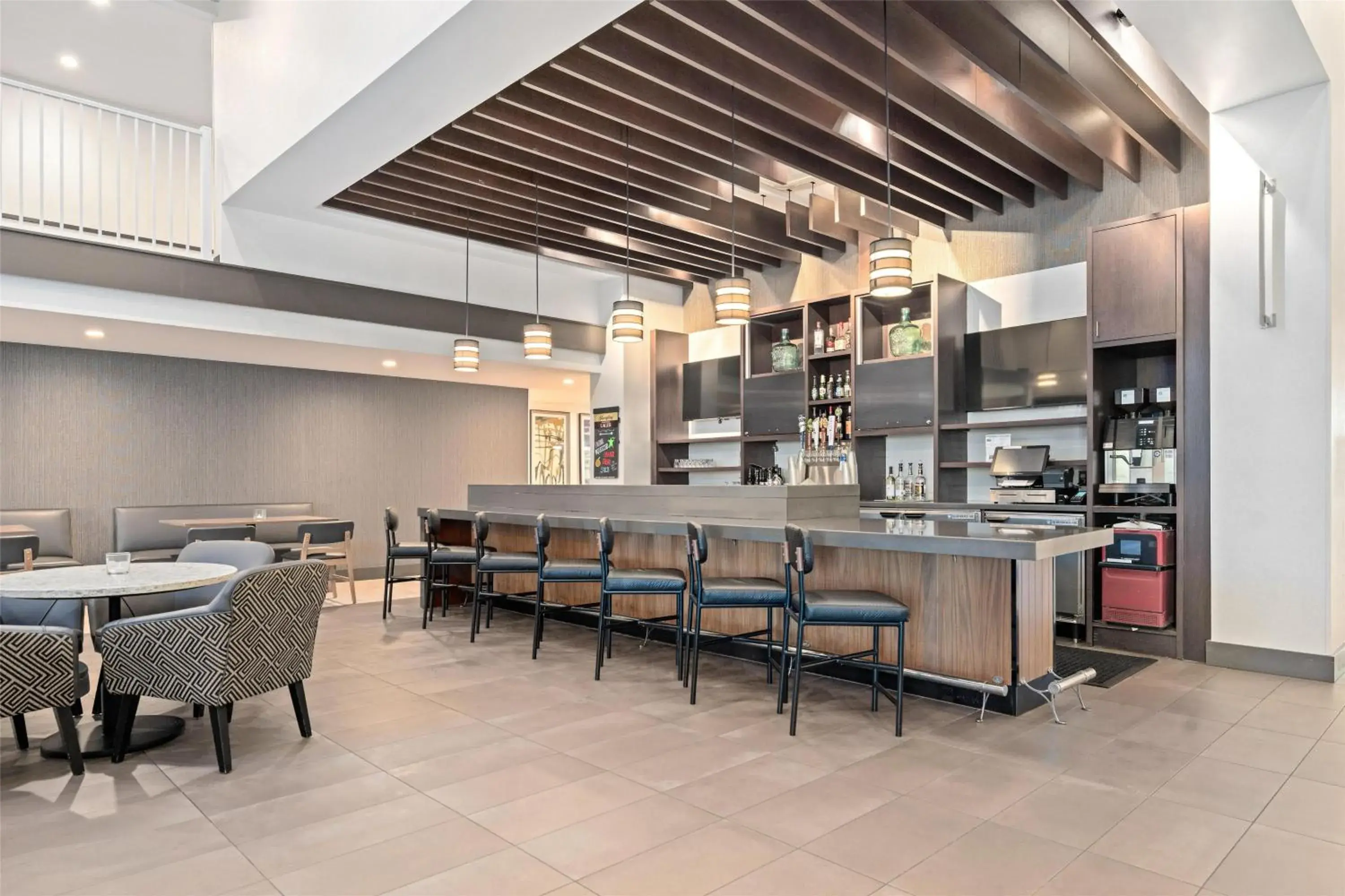 Lounge or bar in Hyatt Place Ocean City Oceanfront Lounge or bar in Hyatt Place Ocean City Oceanfront