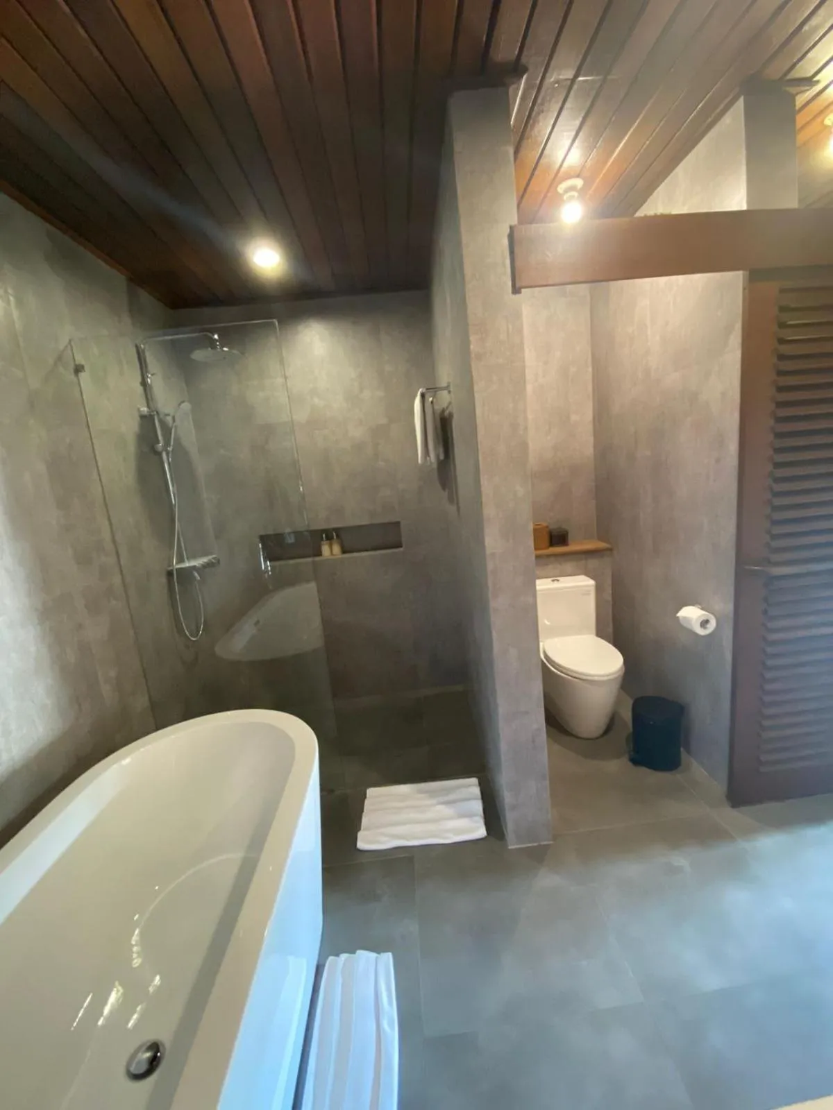 Shower in Tegal Sari Accommodation Ubud