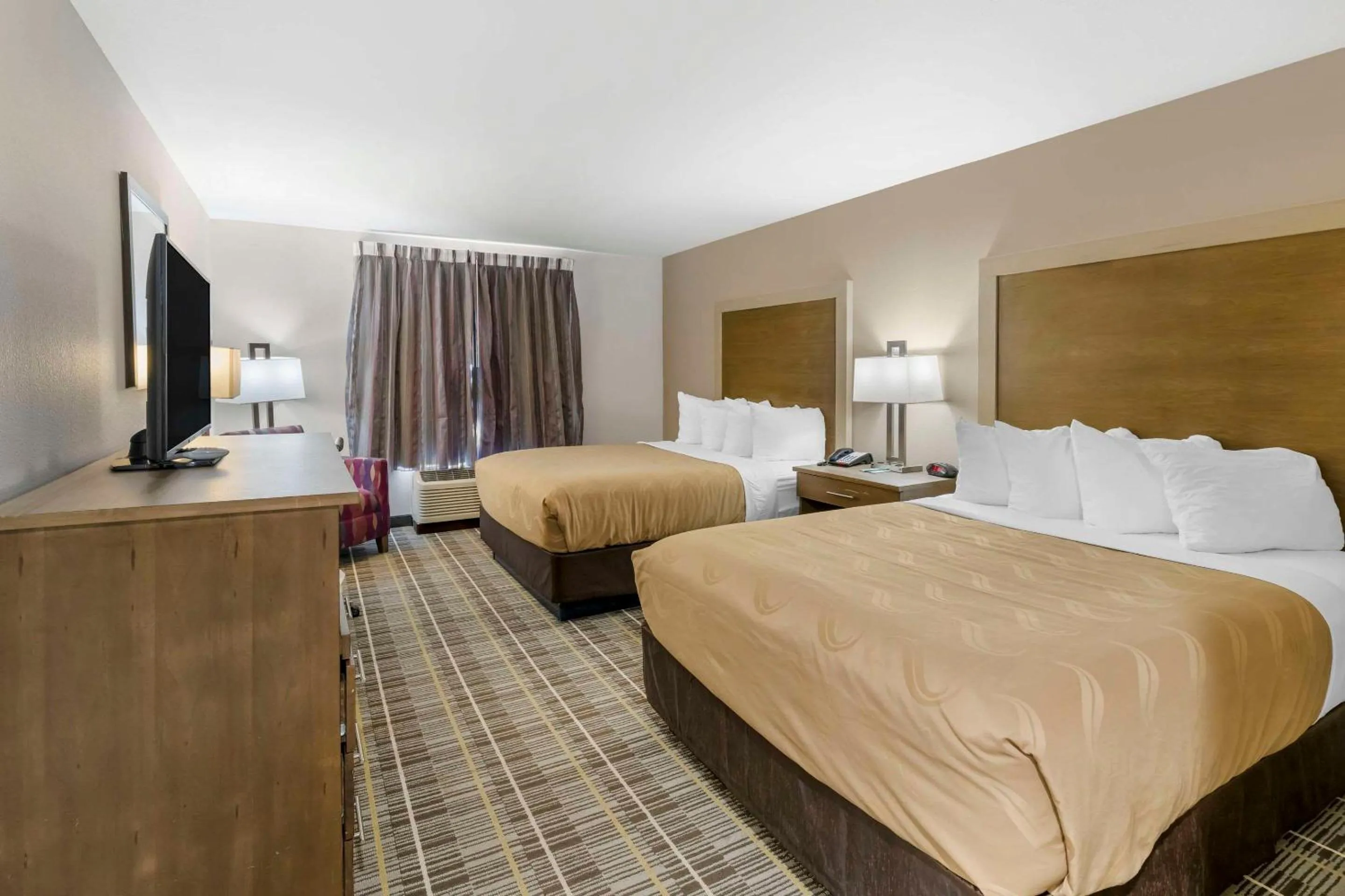 Bedroom, Bed in Quality Inn & Suites Carlsbad Caverns Area