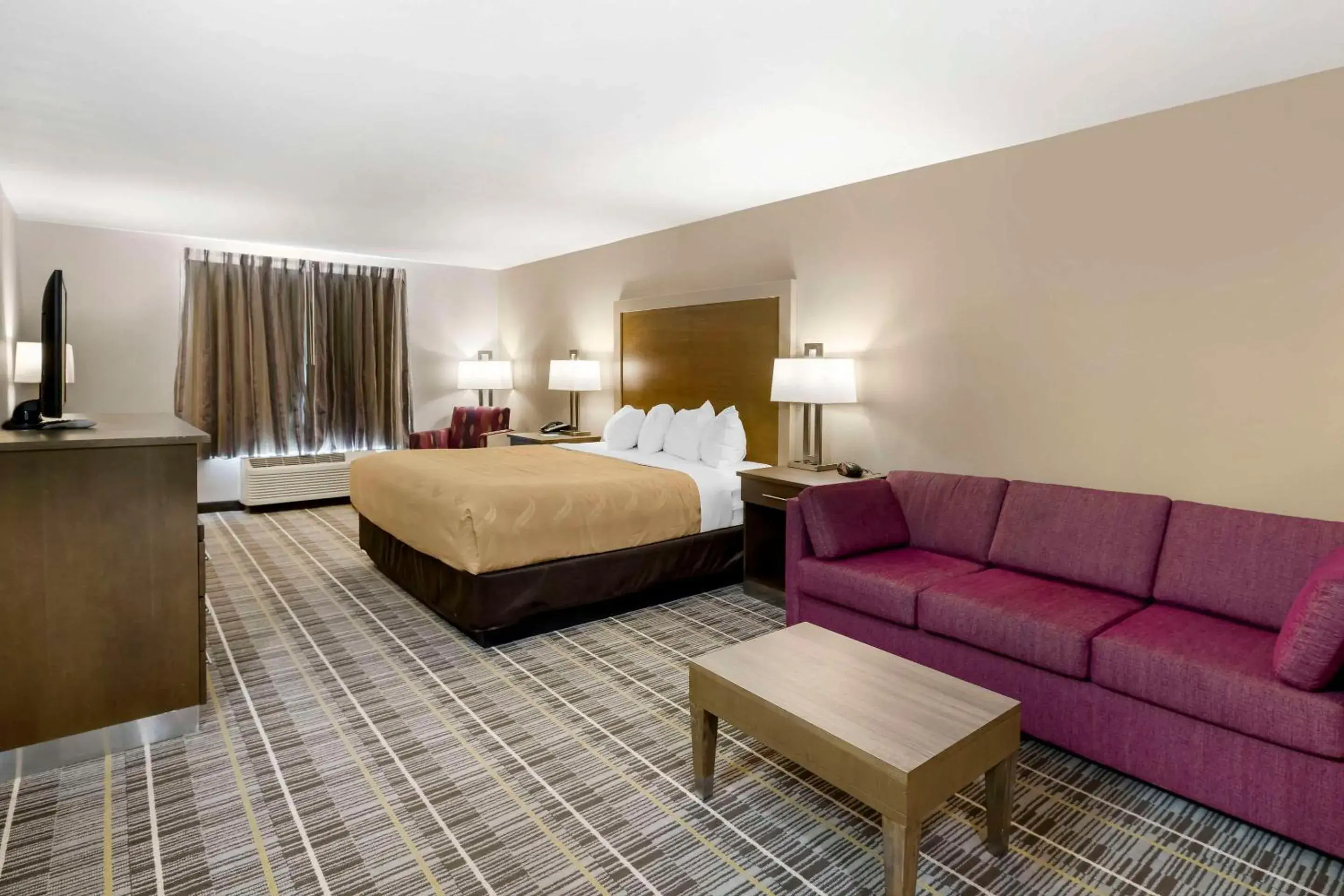 Bedroom, Bed in Quality Inn & Suites Carlsbad Caverns Area Bedroom, Bed in Quality Inn & Suites Carlsbad Caverns Area