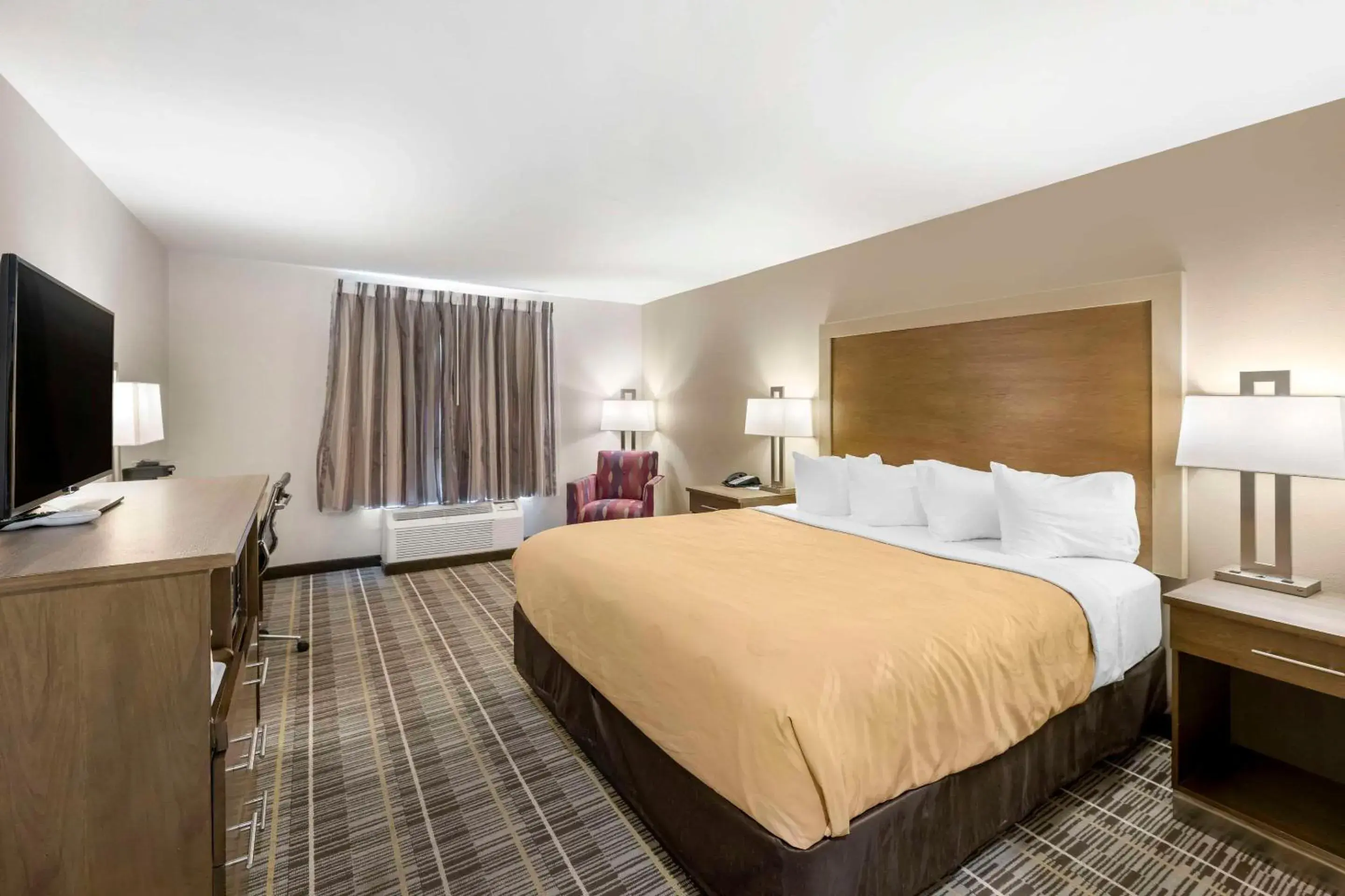 Bedroom, Bed in Quality Inn & Suites Carlsbad Caverns Area Bedroom, Bed in Quality Inn & Suites Carlsbad Caverns Area