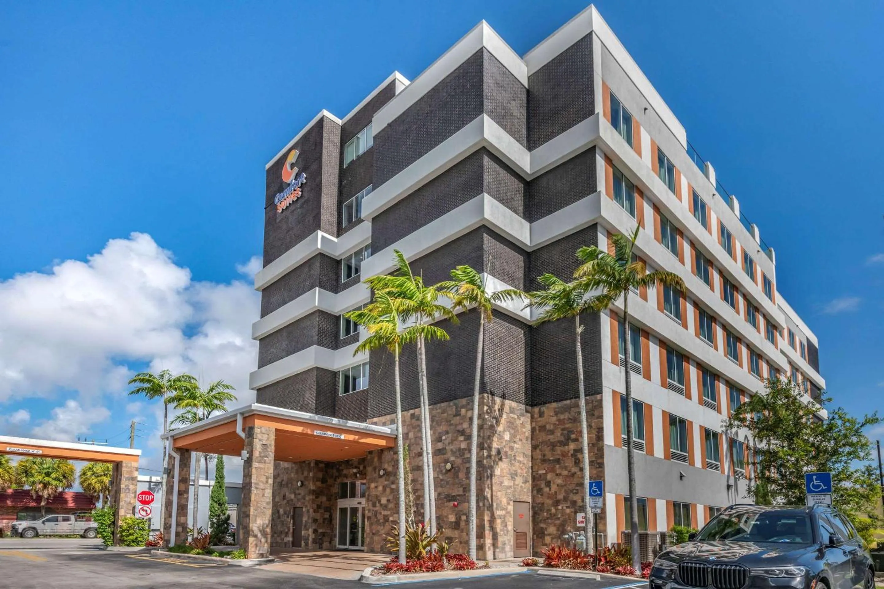 Property building in Comfort Suites Fort Lauderdale Airport & Cruise Port