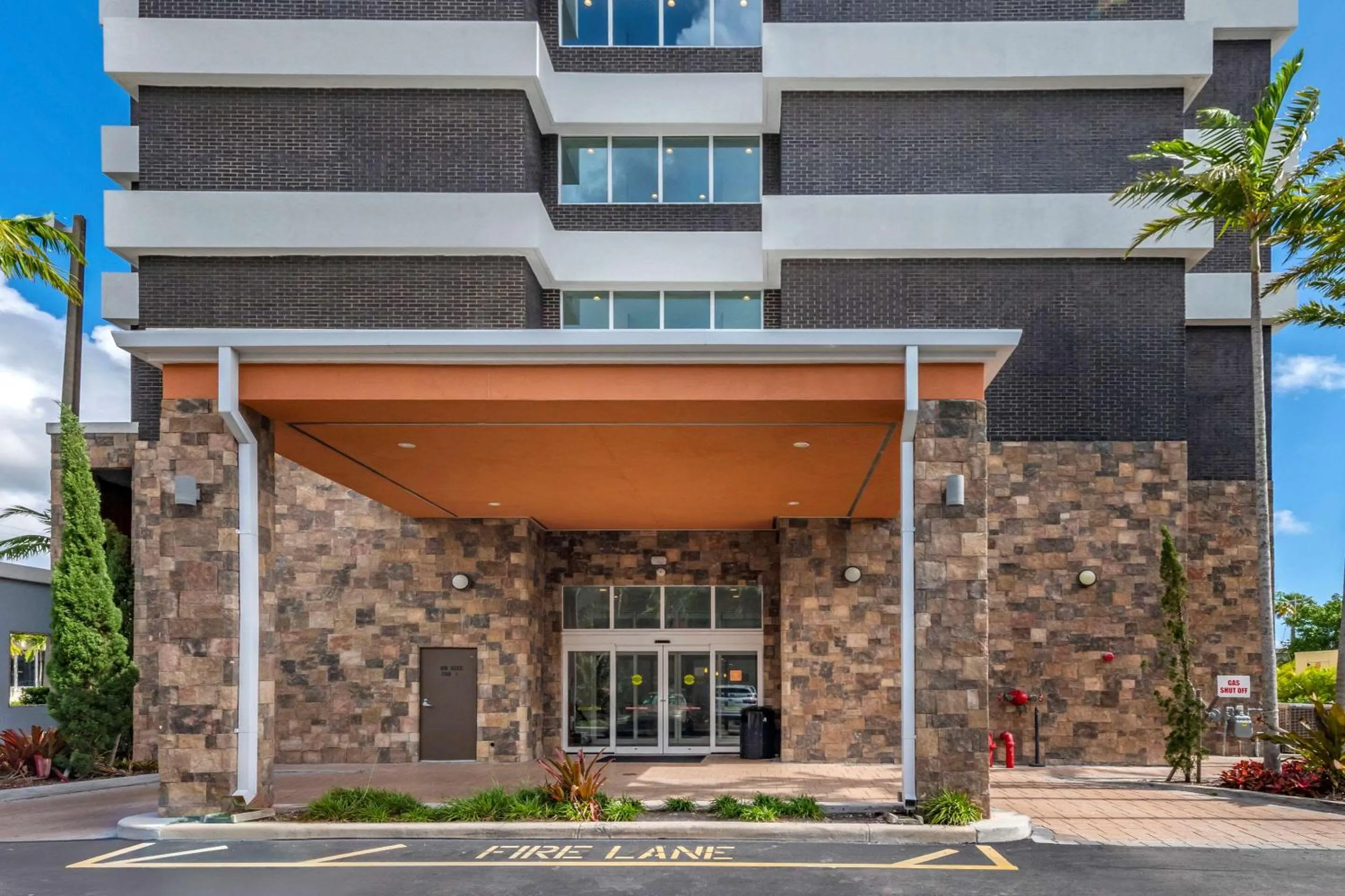 Property building in Comfort Suites Fort Lauderdale Airport & Cruise Port