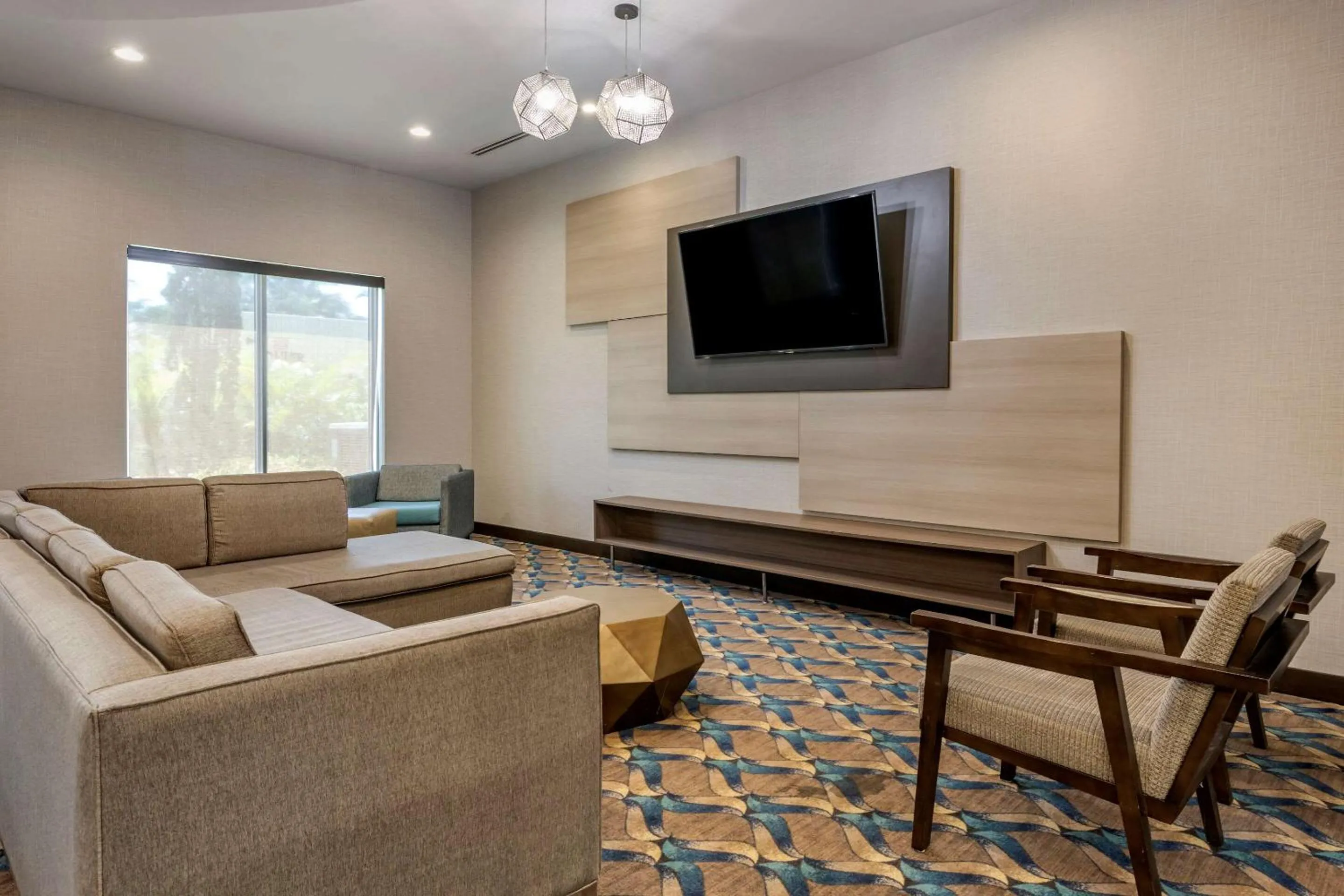 Lobby or reception in Comfort Suites Fort Lauderdale Airport & Cruise Port
