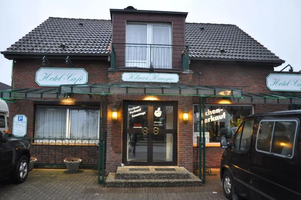Facade/entrance in Hotel-Café Kampe