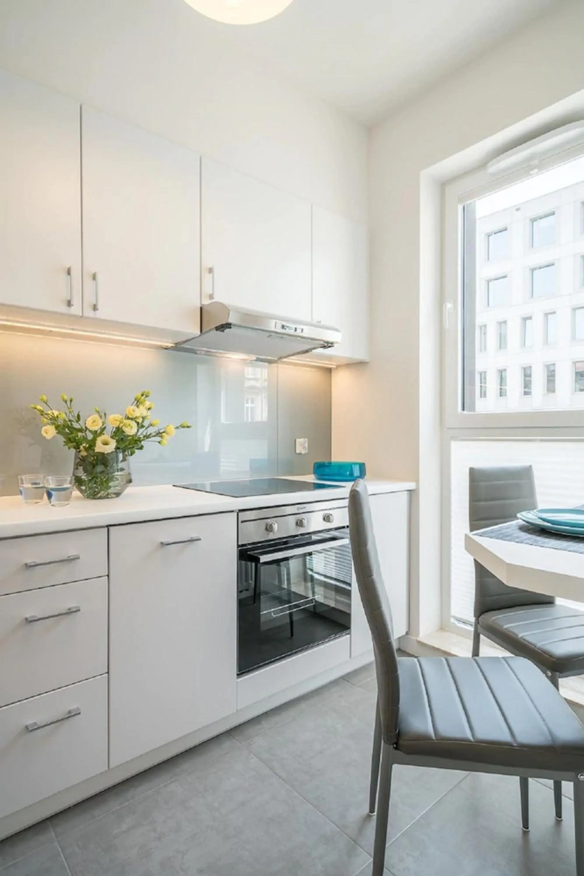 Kitchen or kitchenette in Deluxe Apartments by The Railway Station Wroclaw - parking w cenie