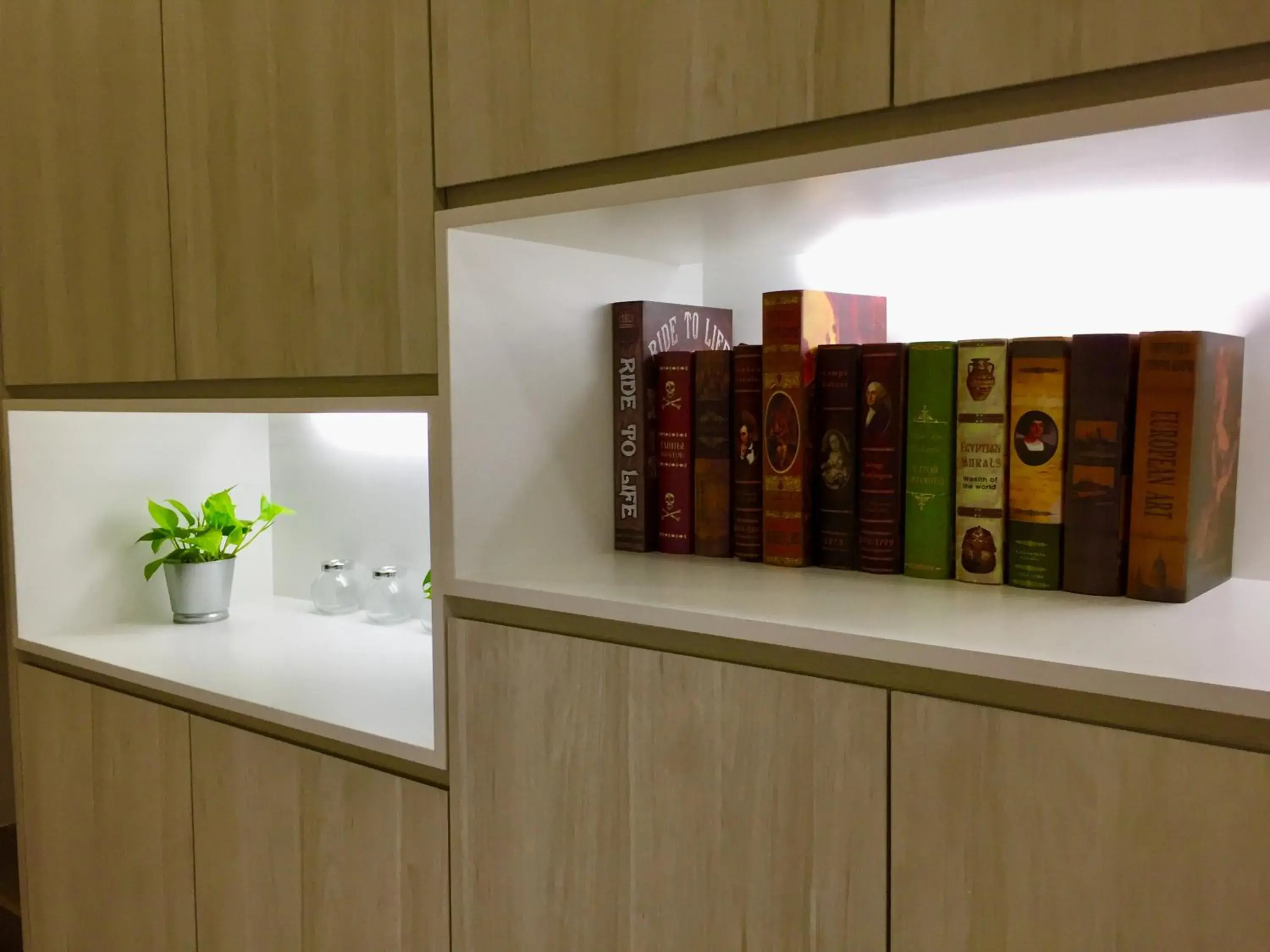 Living room in Minimalist Duplex @ Petaling Jaya & Sunway Living room in Minimalist Duplex @ Petaling Jaya & Sunway