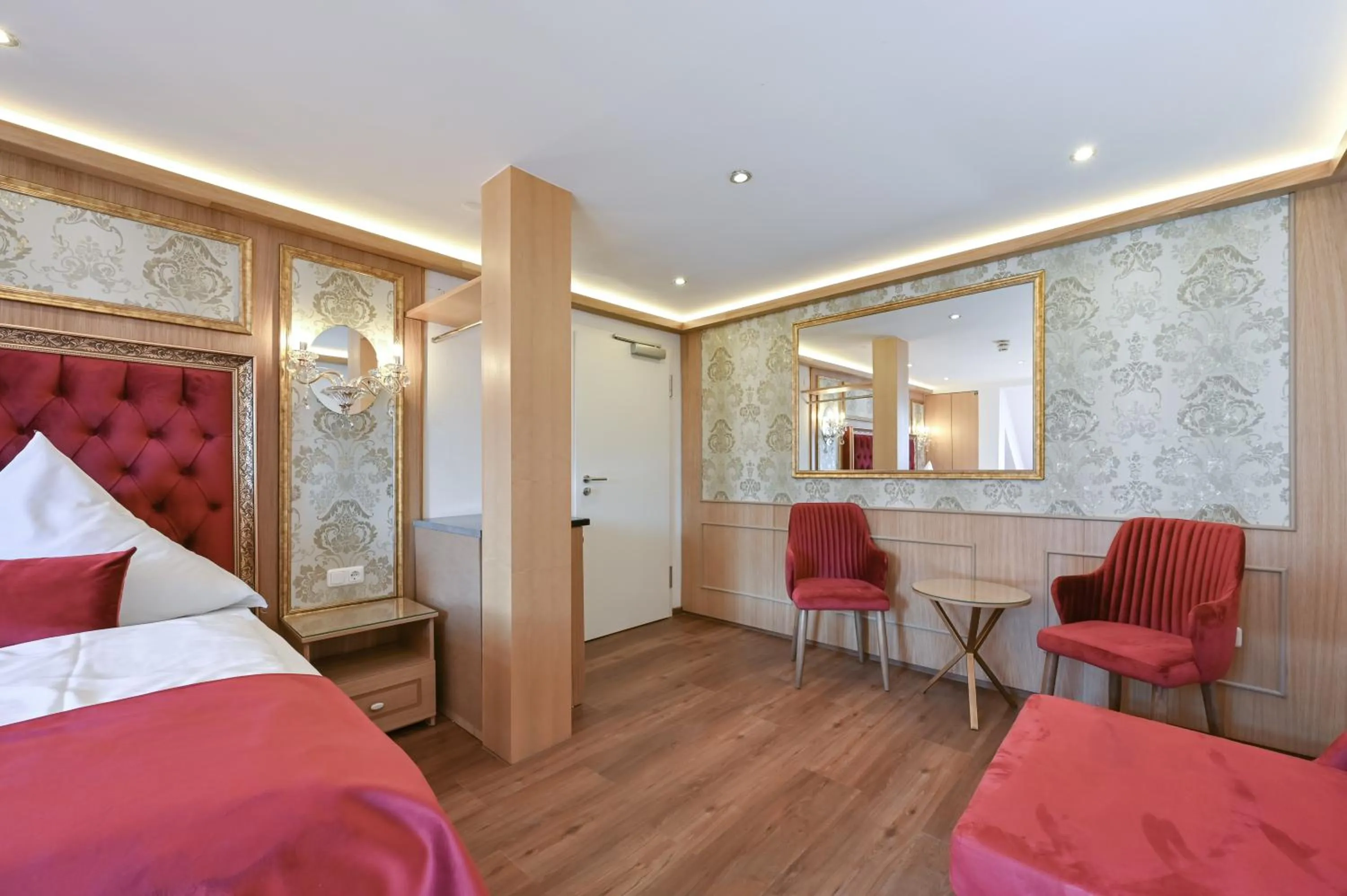 Seating area, Bed in Hotel Ludwigs