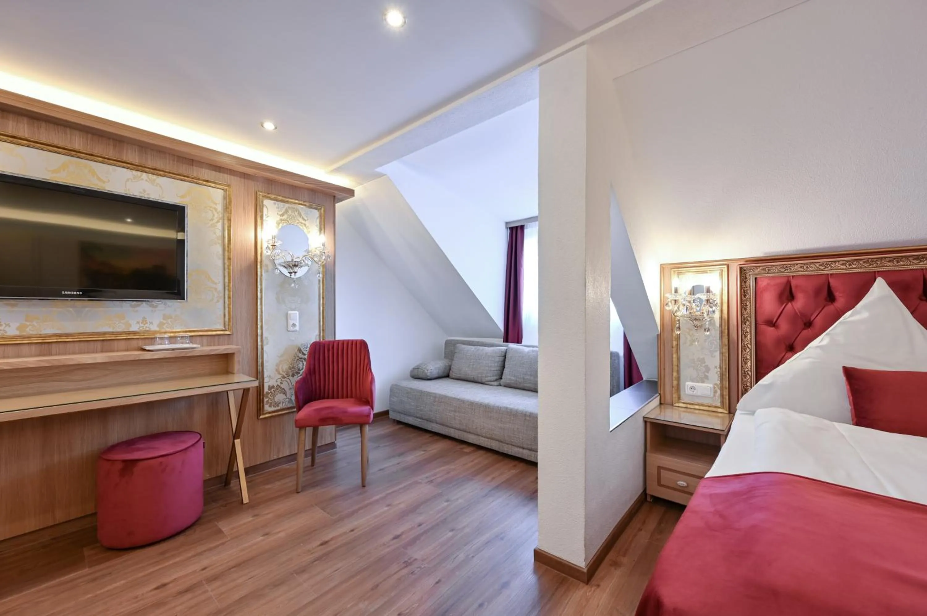 Seating area, Bed in Hotel Ludwigs