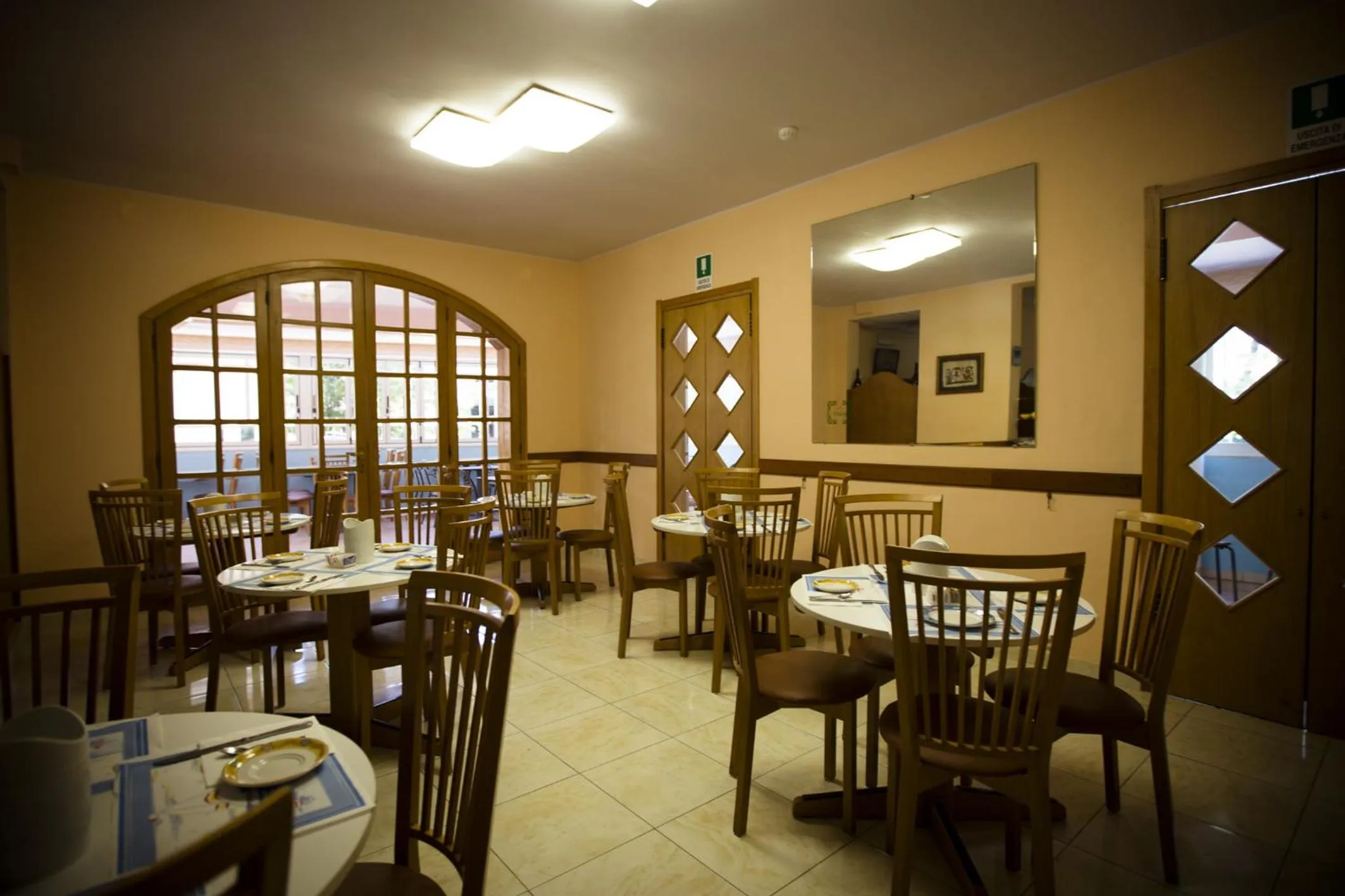 Restaurant/places to eat in Hotel Daisy