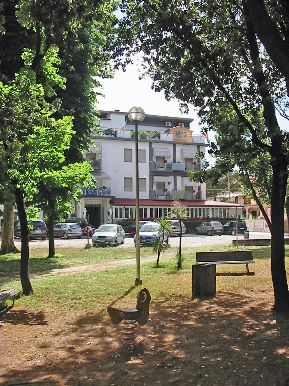 Property building in Hotel Daisy