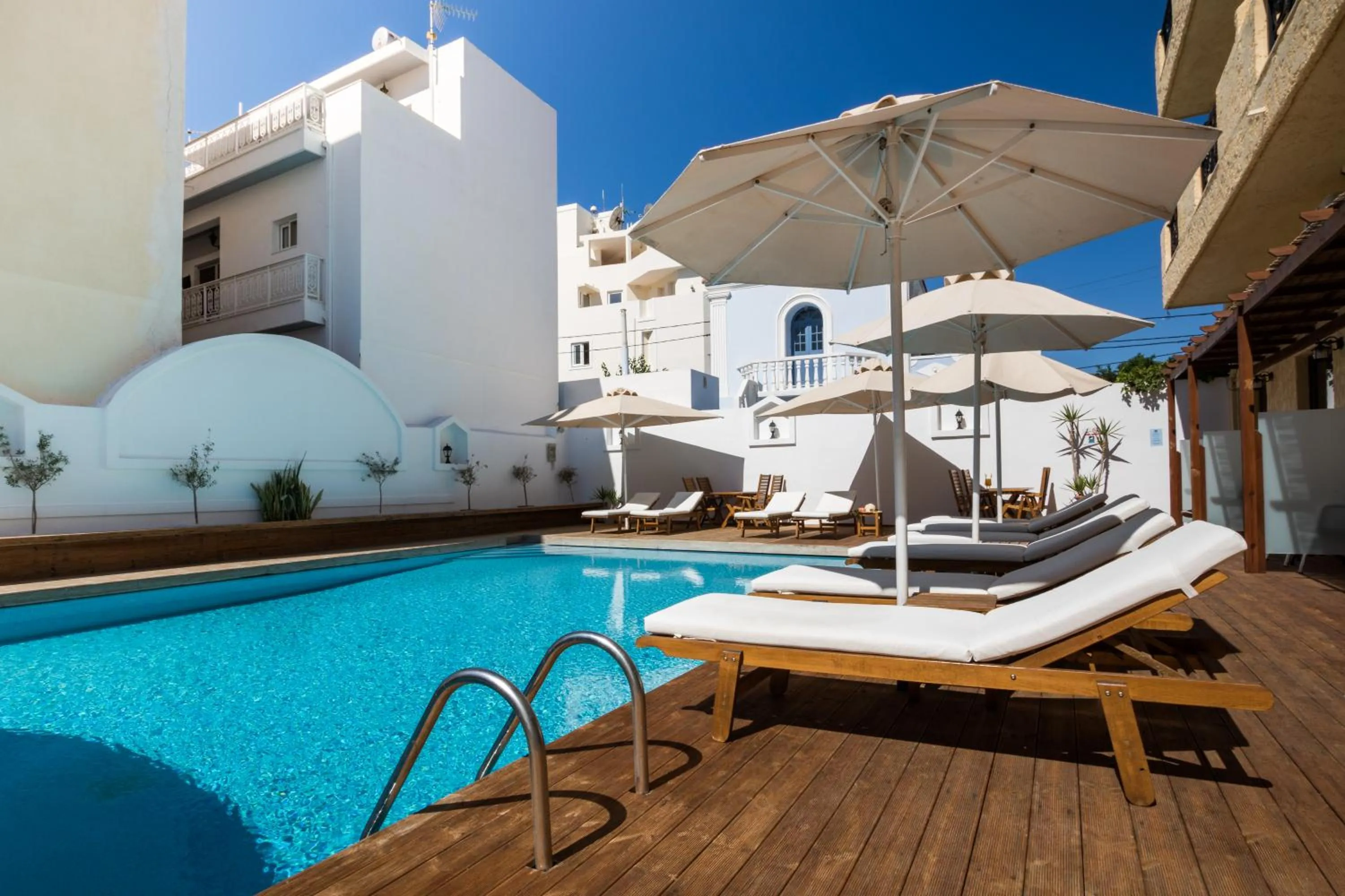 Swimming pool in Atlantis Hotel