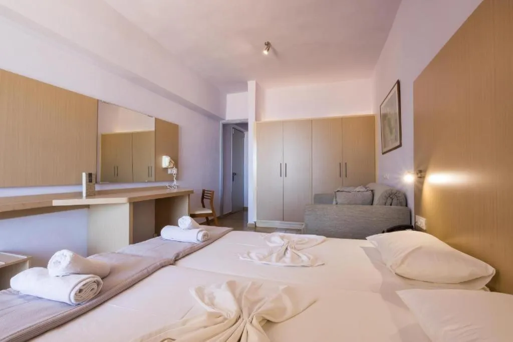 Bedroom, Bed in Atlantis Hotel