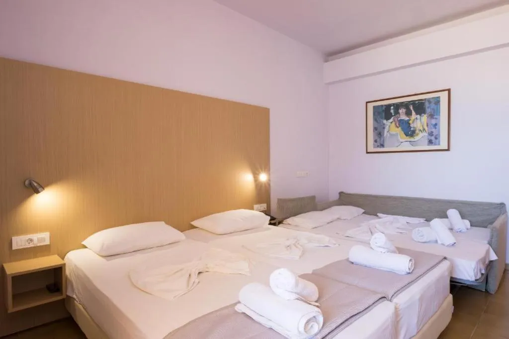 Bedroom, Bed in Atlantis Hotel