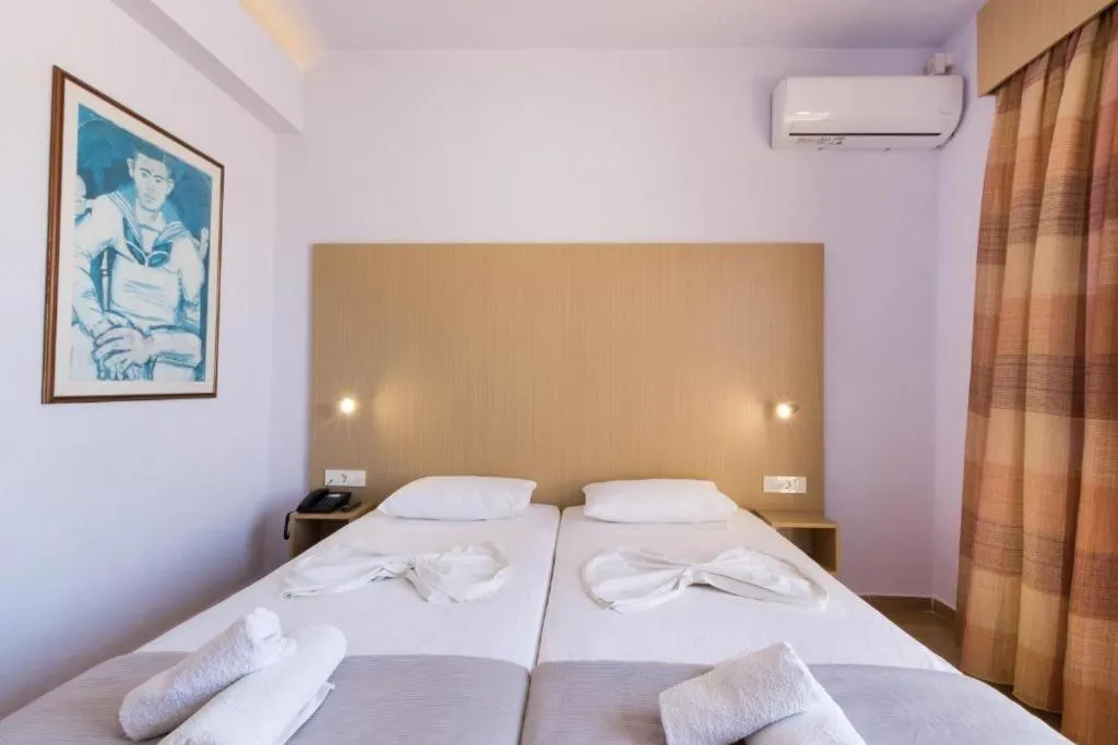 Bedroom, Bed in Atlantis Hotel