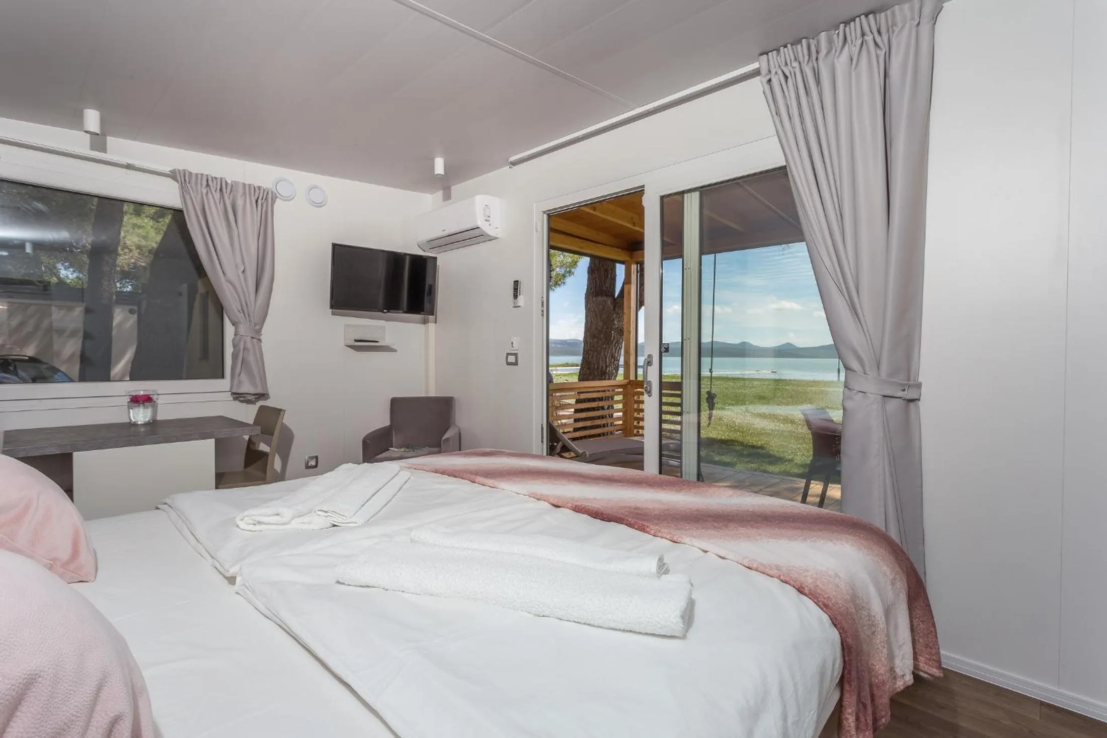 Bedroom, Bed in Camp Vransko lake - Mobile homes