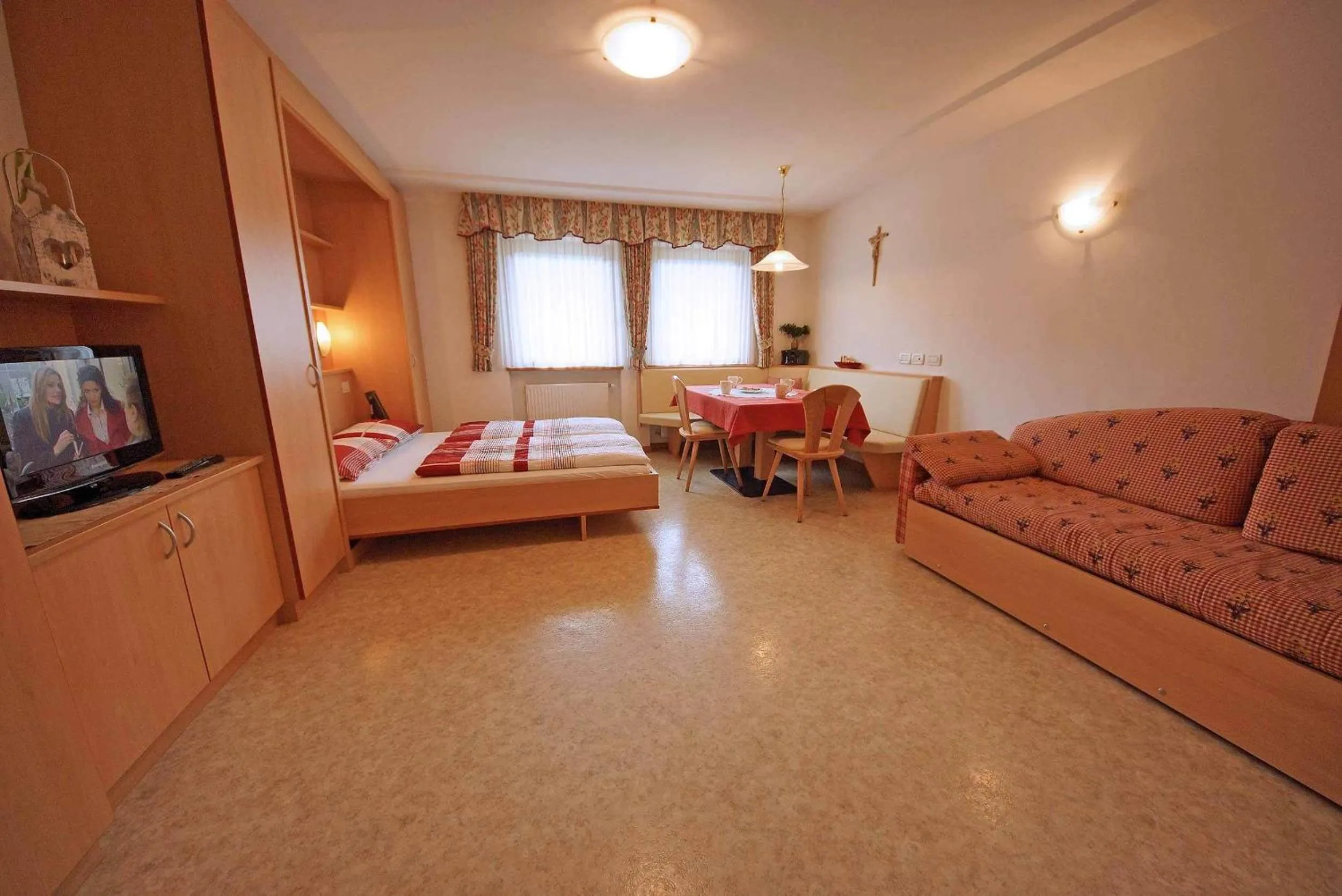 Photo of the whole room, Bed in Residence Araldina