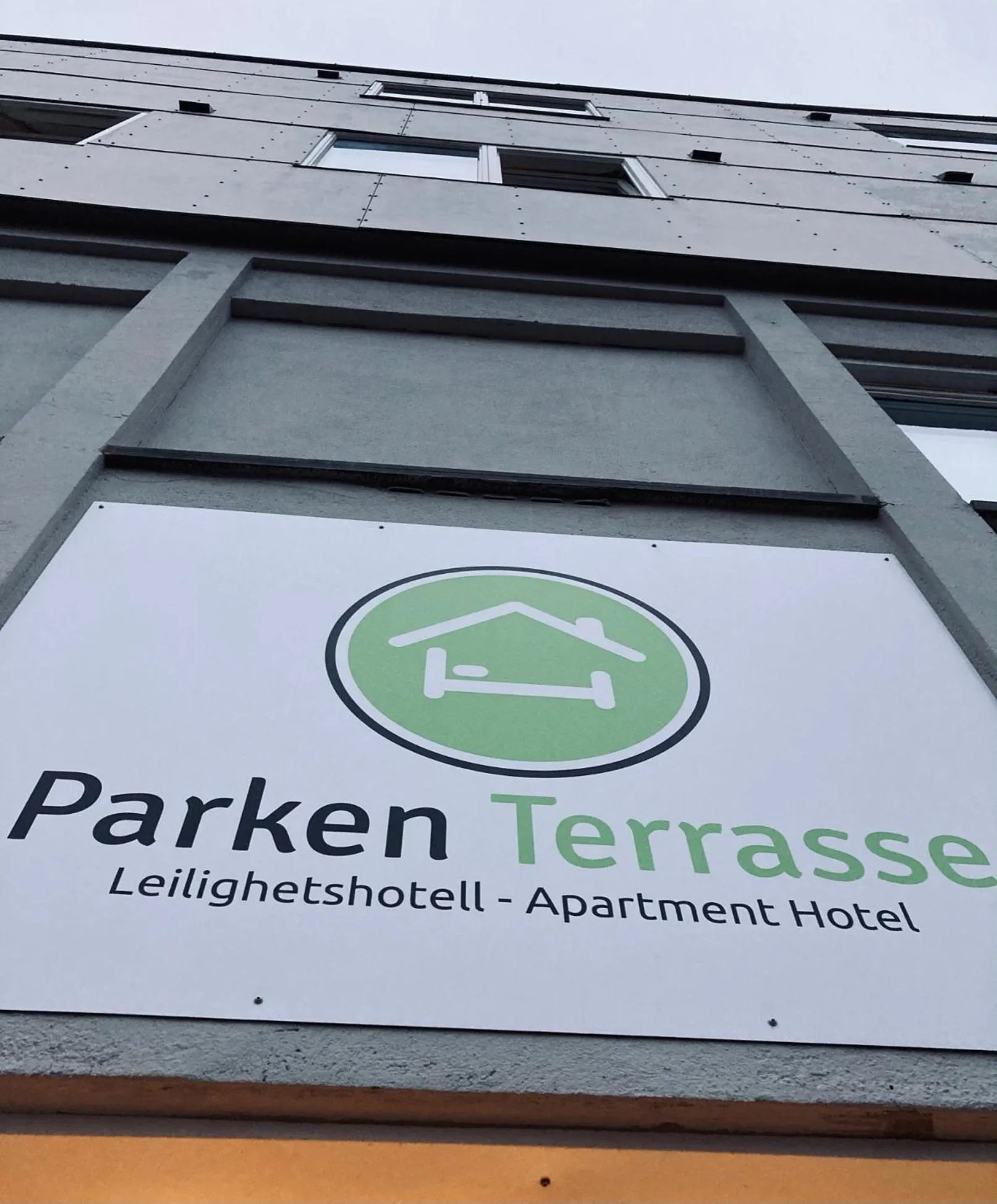 Parken Terrasse Apartment Hotel
