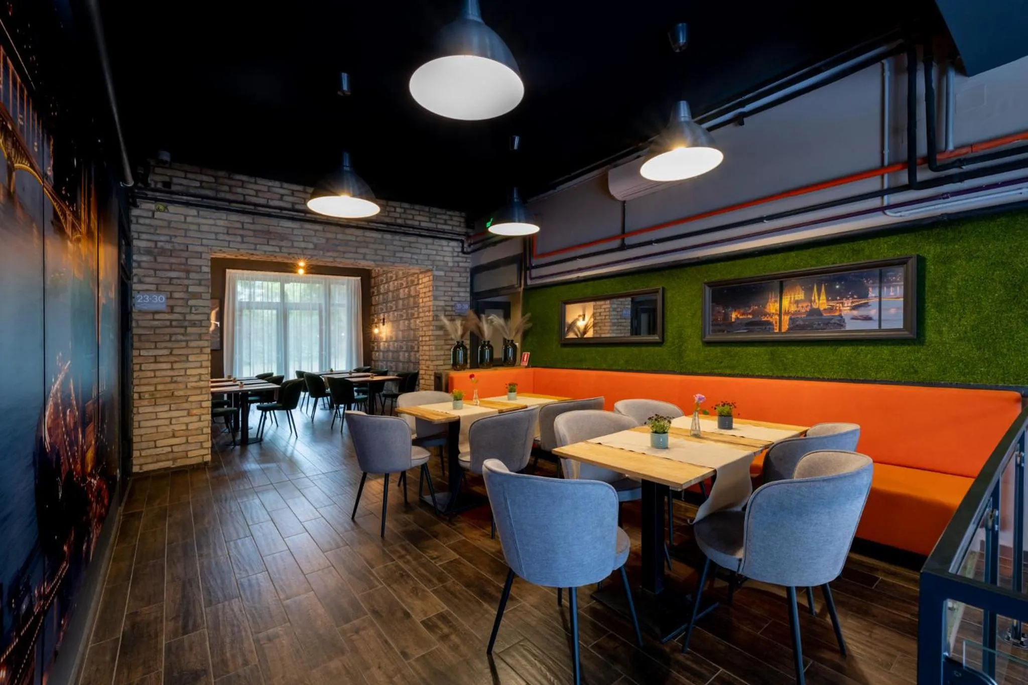 Restaurant/places to eat in Garda Hotel