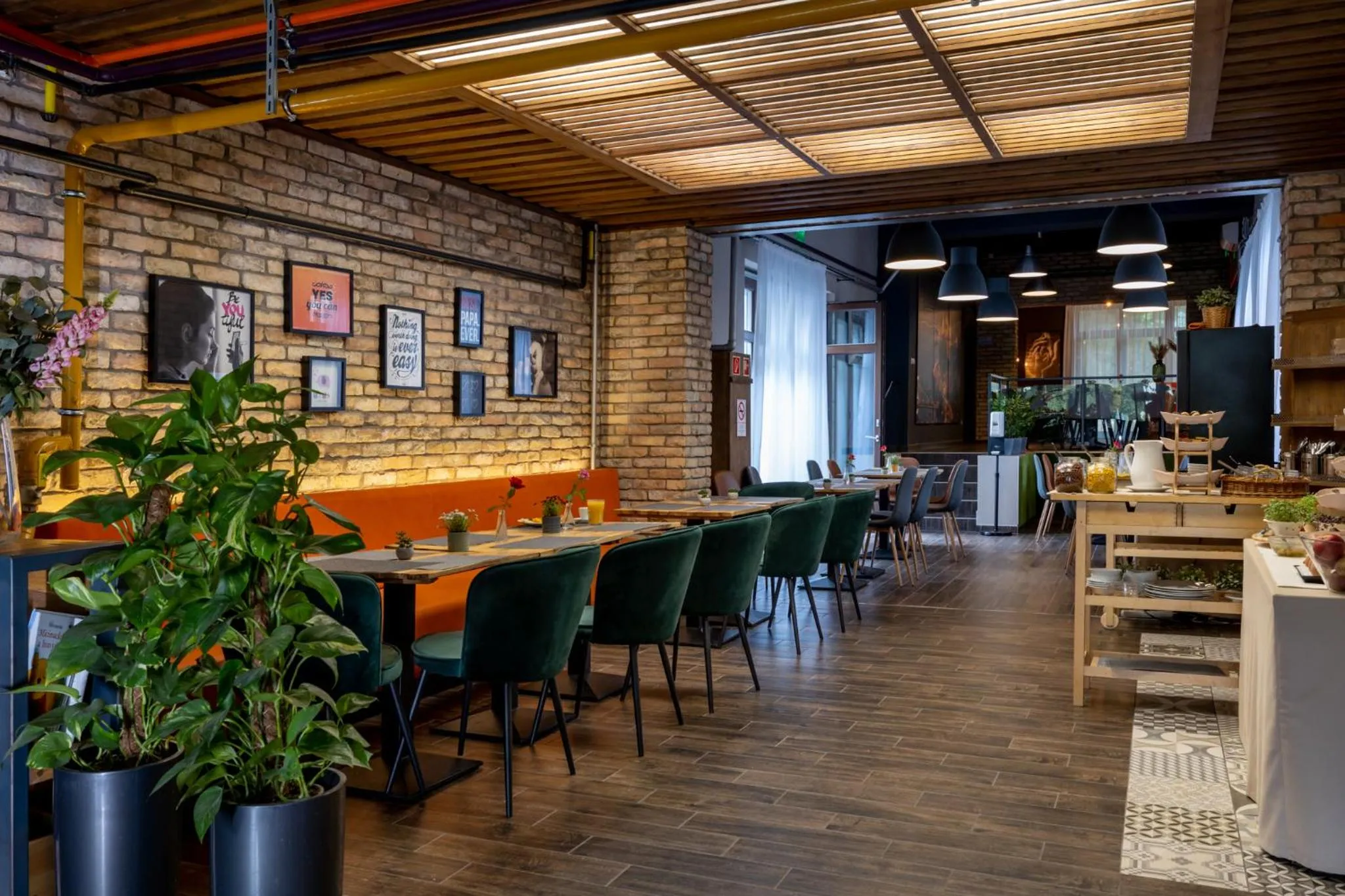 Restaurant/places to eat in Garda Hotel