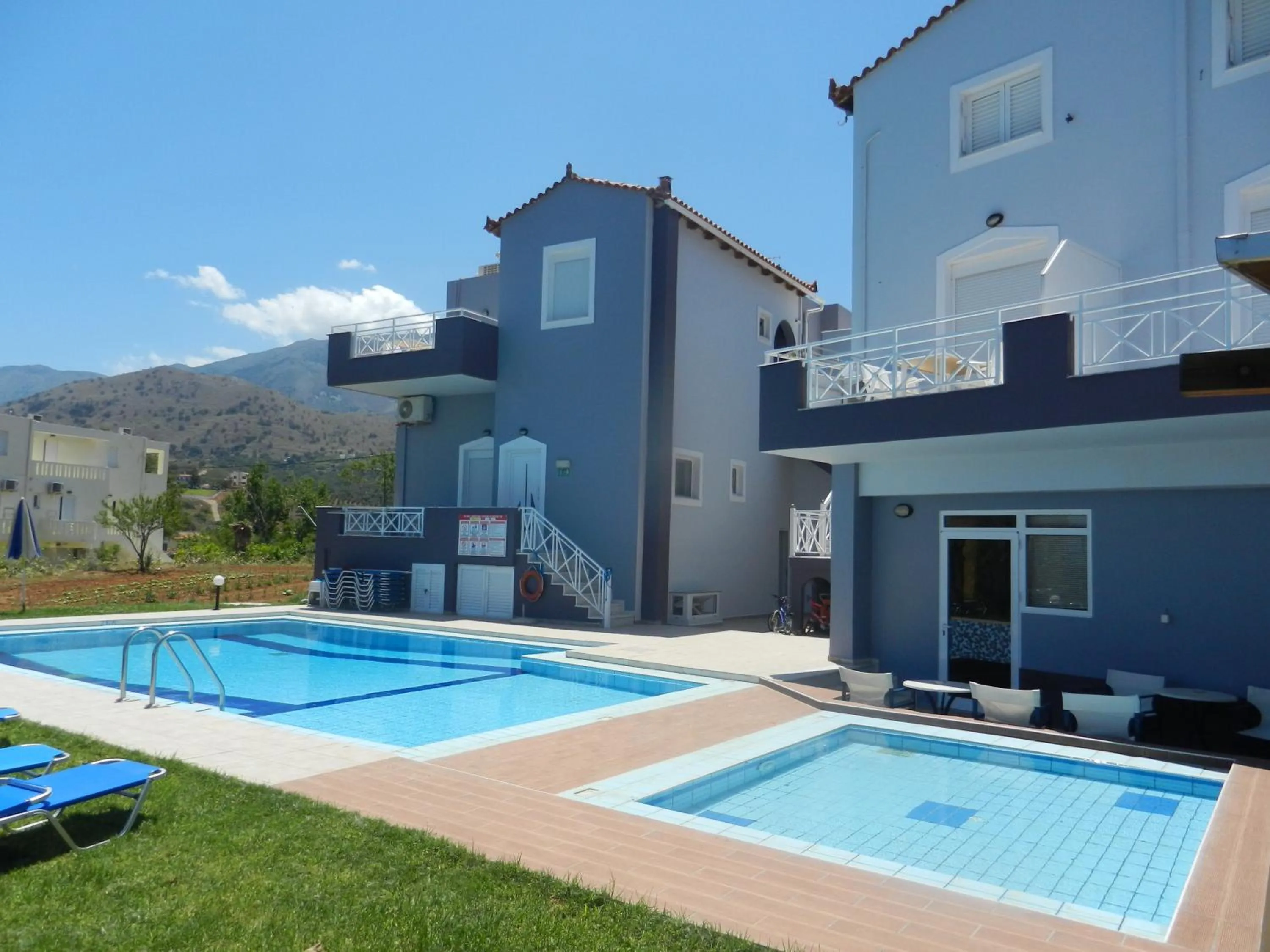 Swimming pool in Athena Hotel