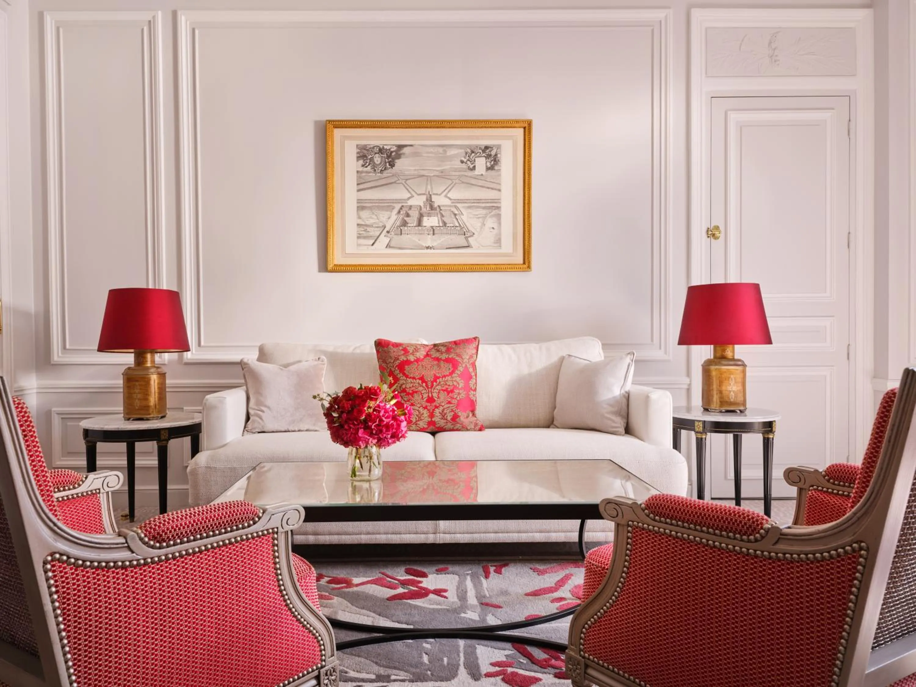 Living room in Hôtel Plaza Athénée - Dorchester Collection