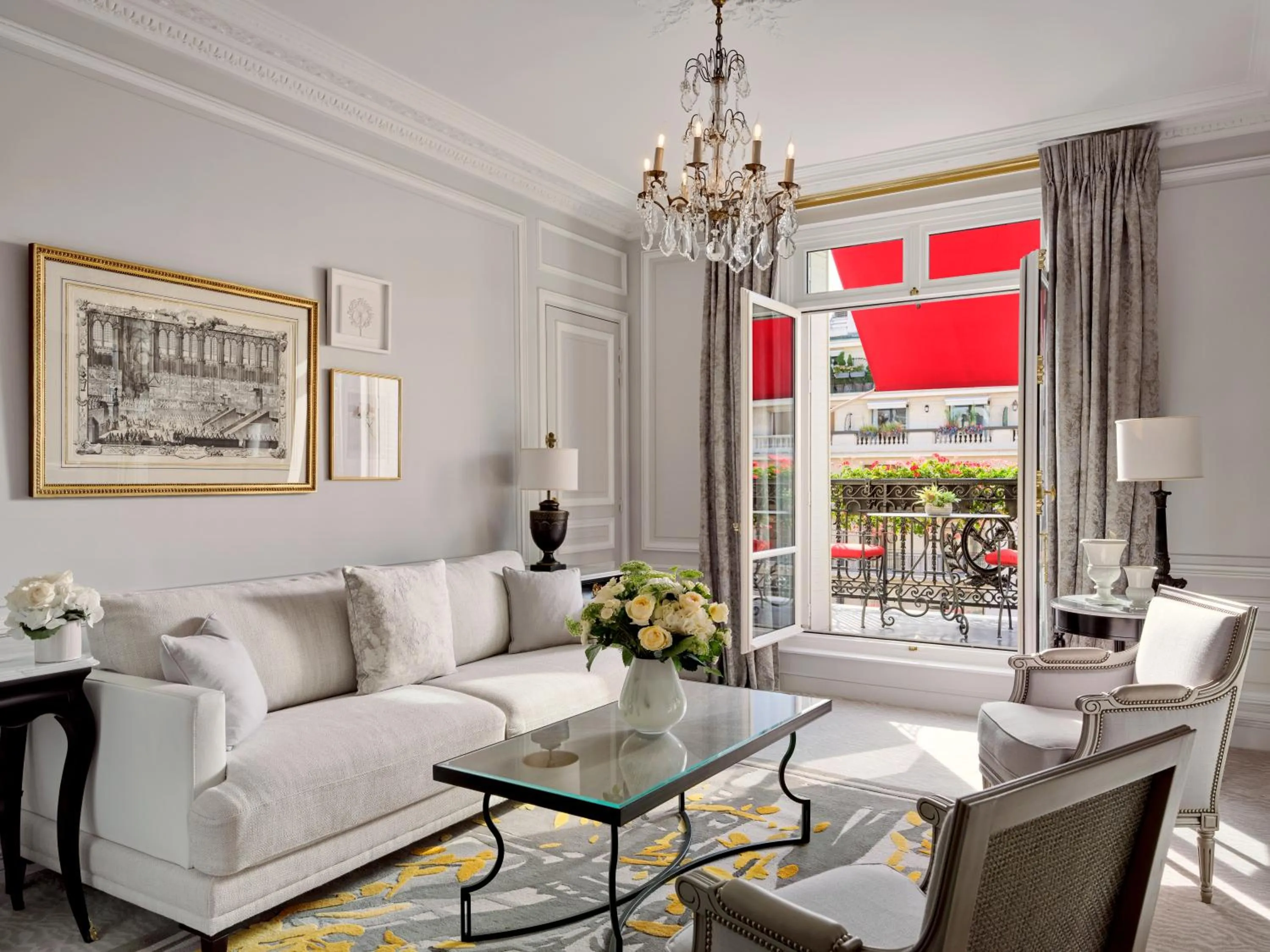 Living room in Hôtel Plaza Athénée - Dorchester Collection