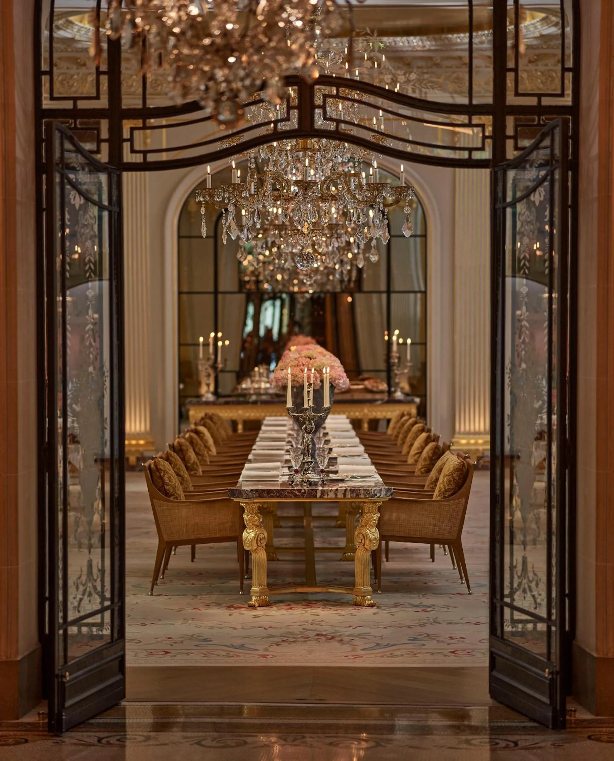 Restaurant/places to eat in Hôtel Plaza Athénée - Dorchester Collection