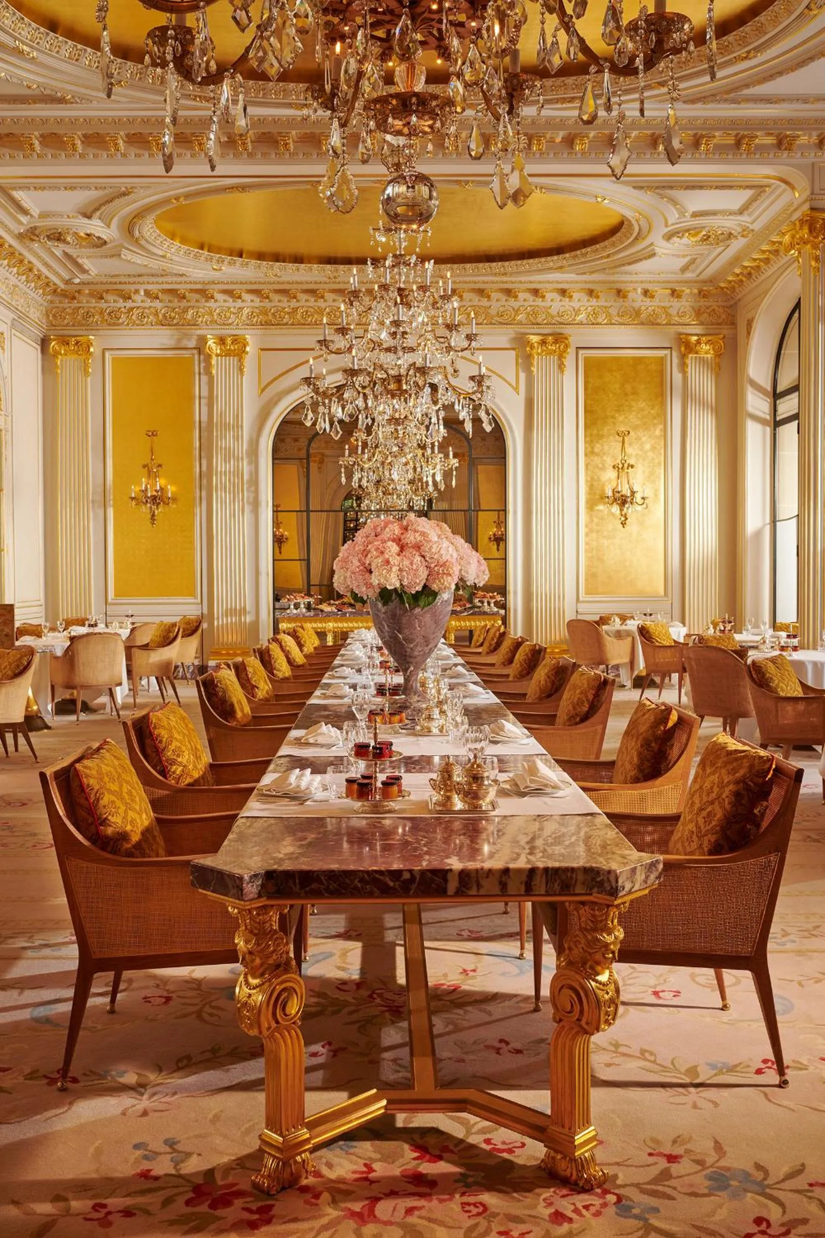 Restaurant/places to eat in Hôtel Plaza Athénée - Dorchester Collection