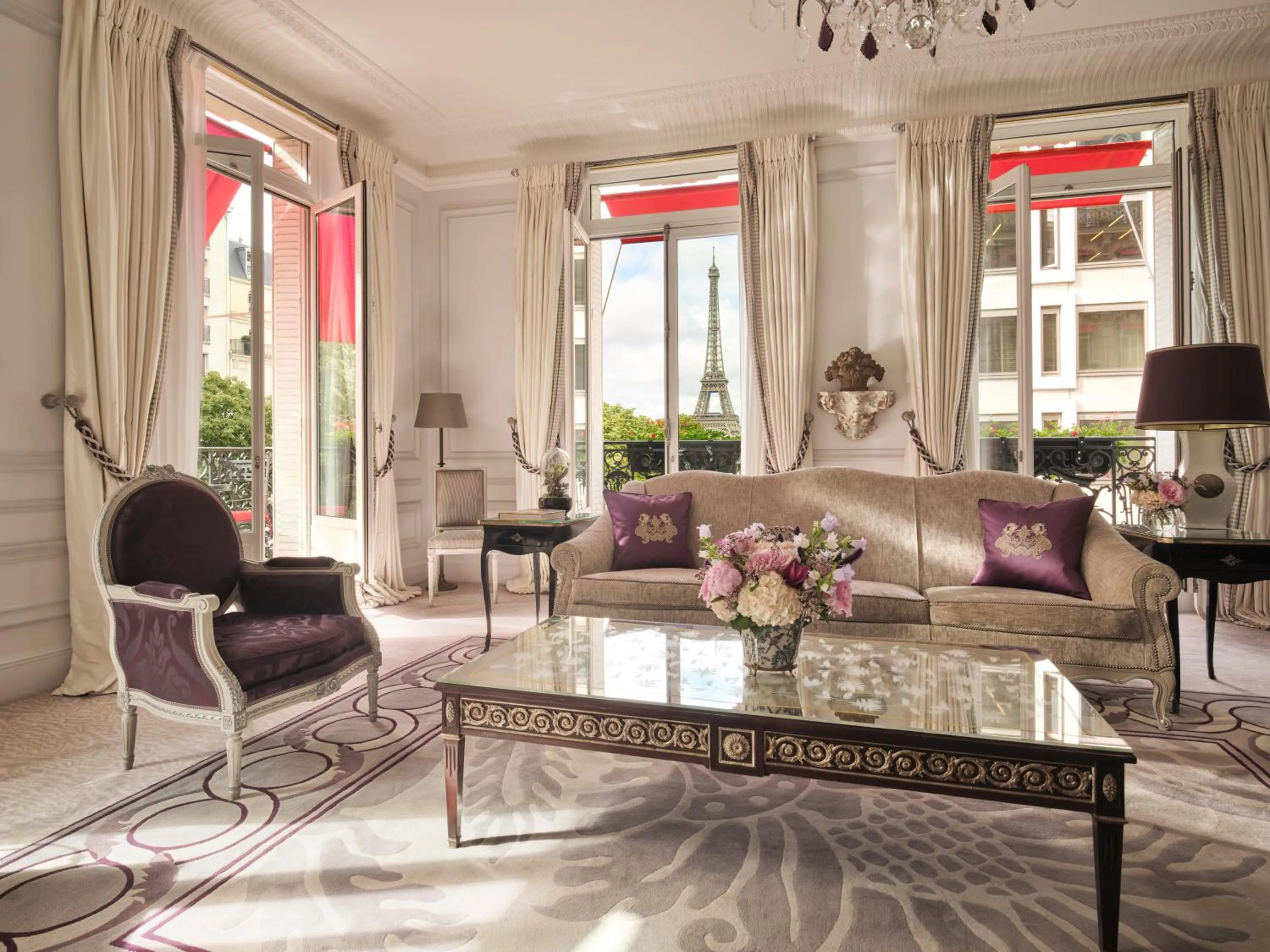 Living room in Hôtel Plaza Athénée - Dorchester Collection