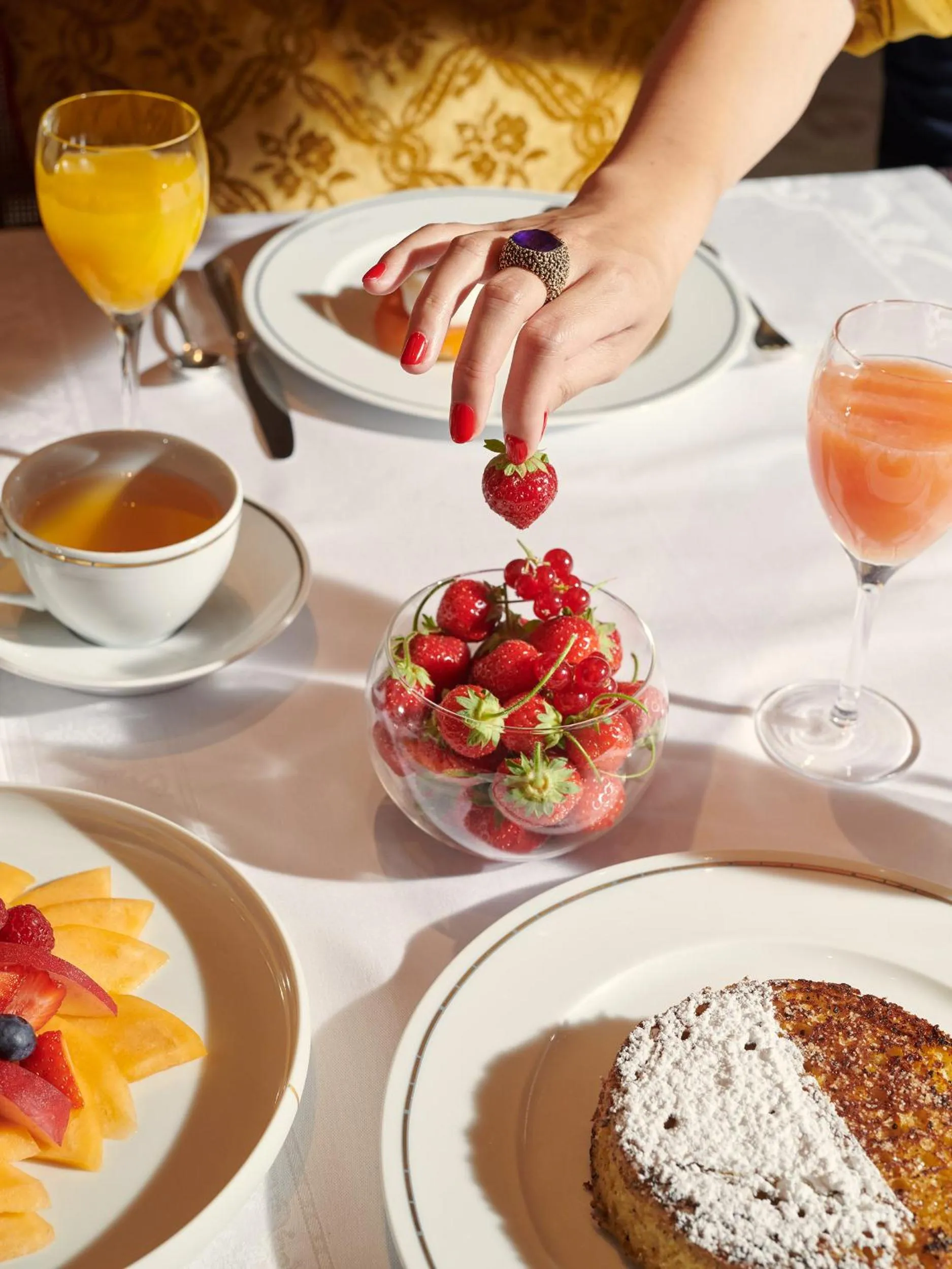 Food and drinks in Hôtel Plaza Athénée - Dorchester Collection