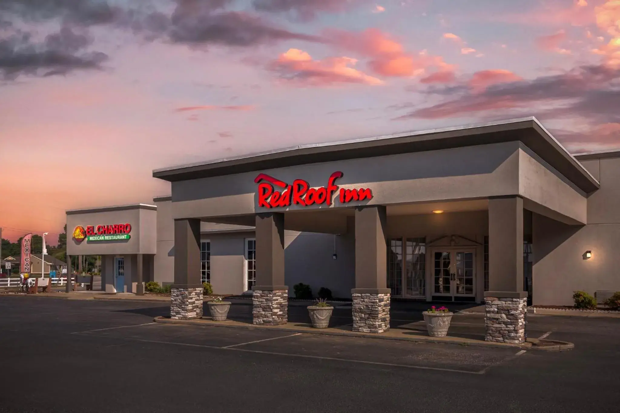 Property building in Red Roof Inn Dunn Property building in Red Roof Inn Dunn