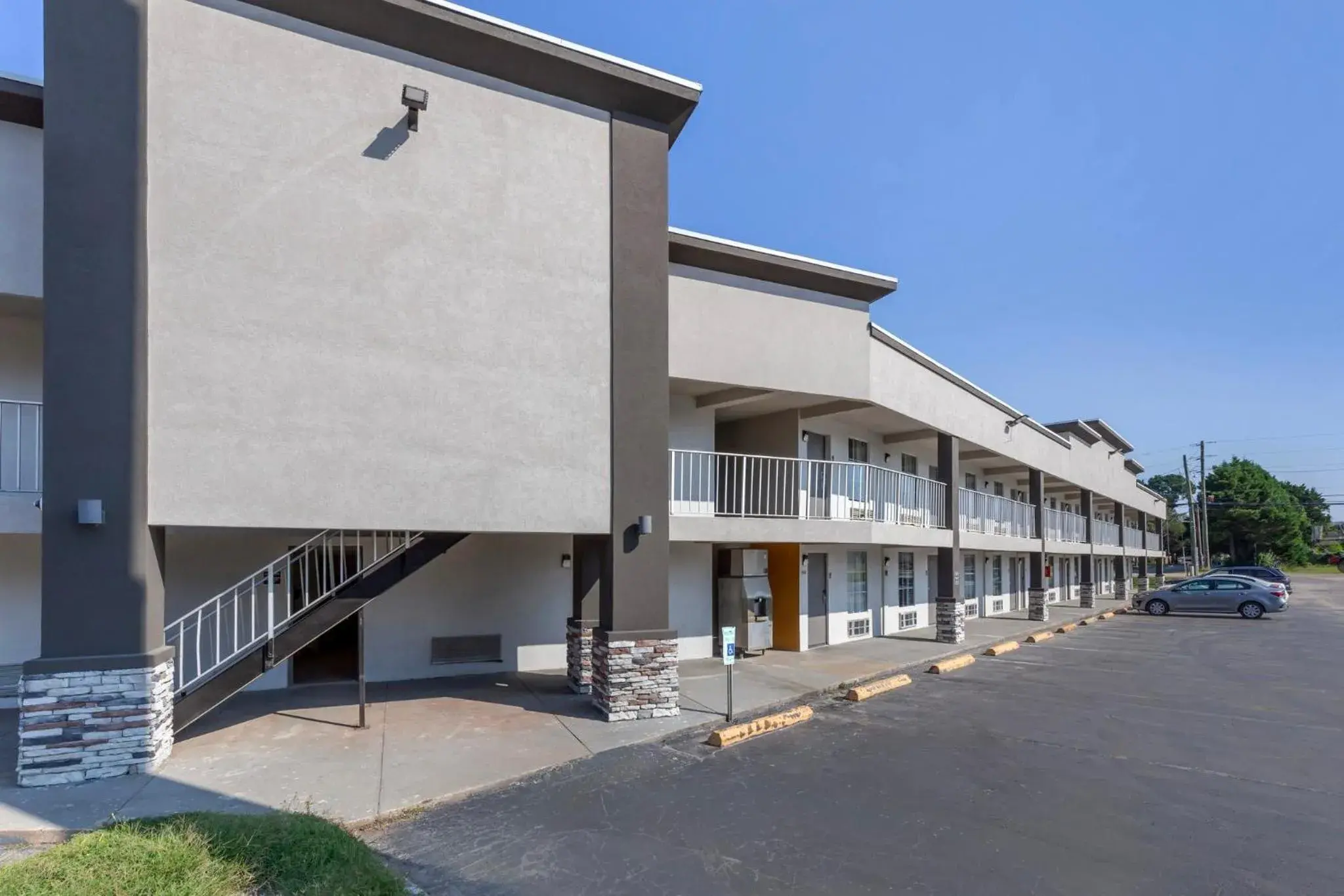 Property building in Red Roof Inn Dunn Property building in Red Roof Inn Dunn