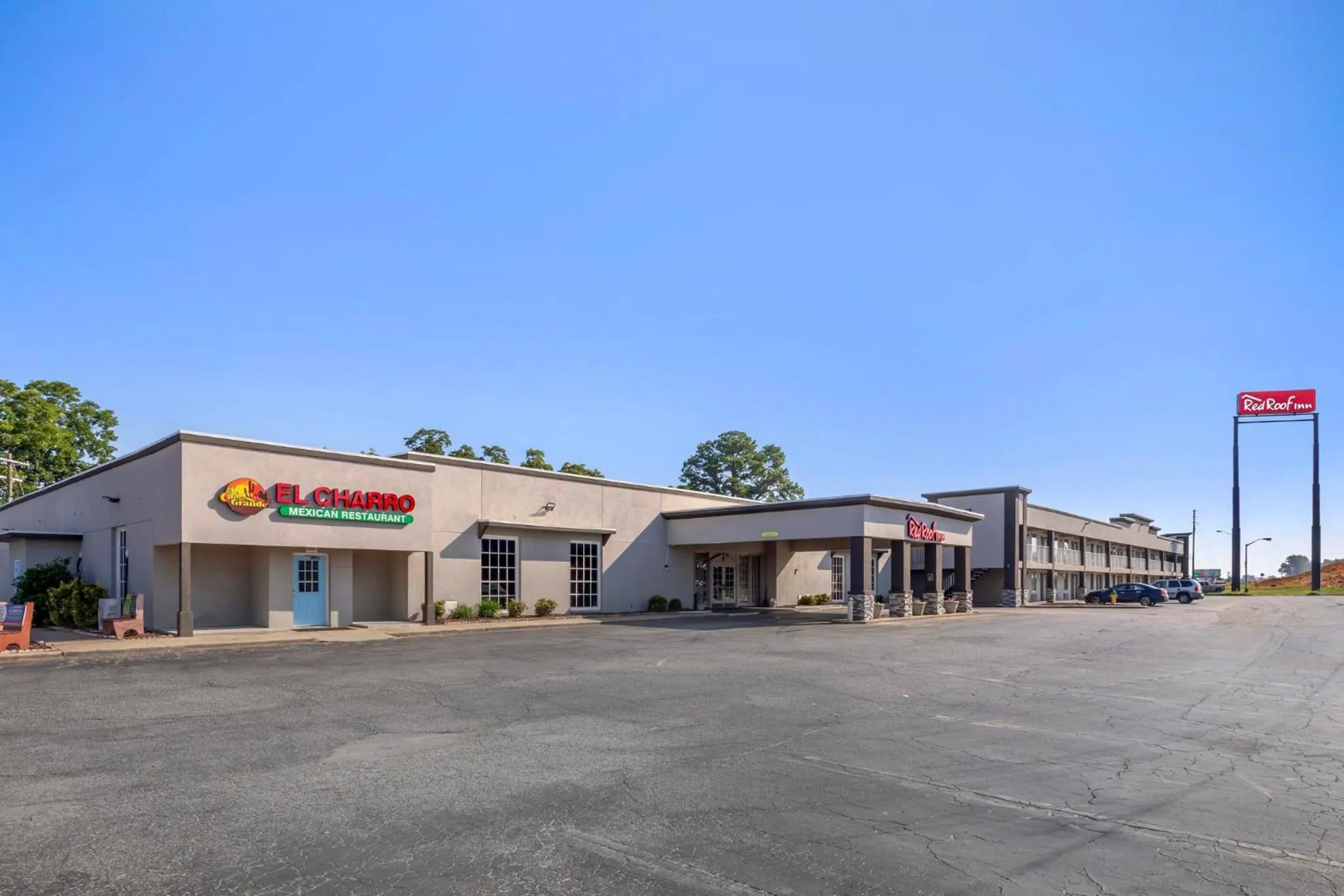 Property building in Red Roof Inn Dunn