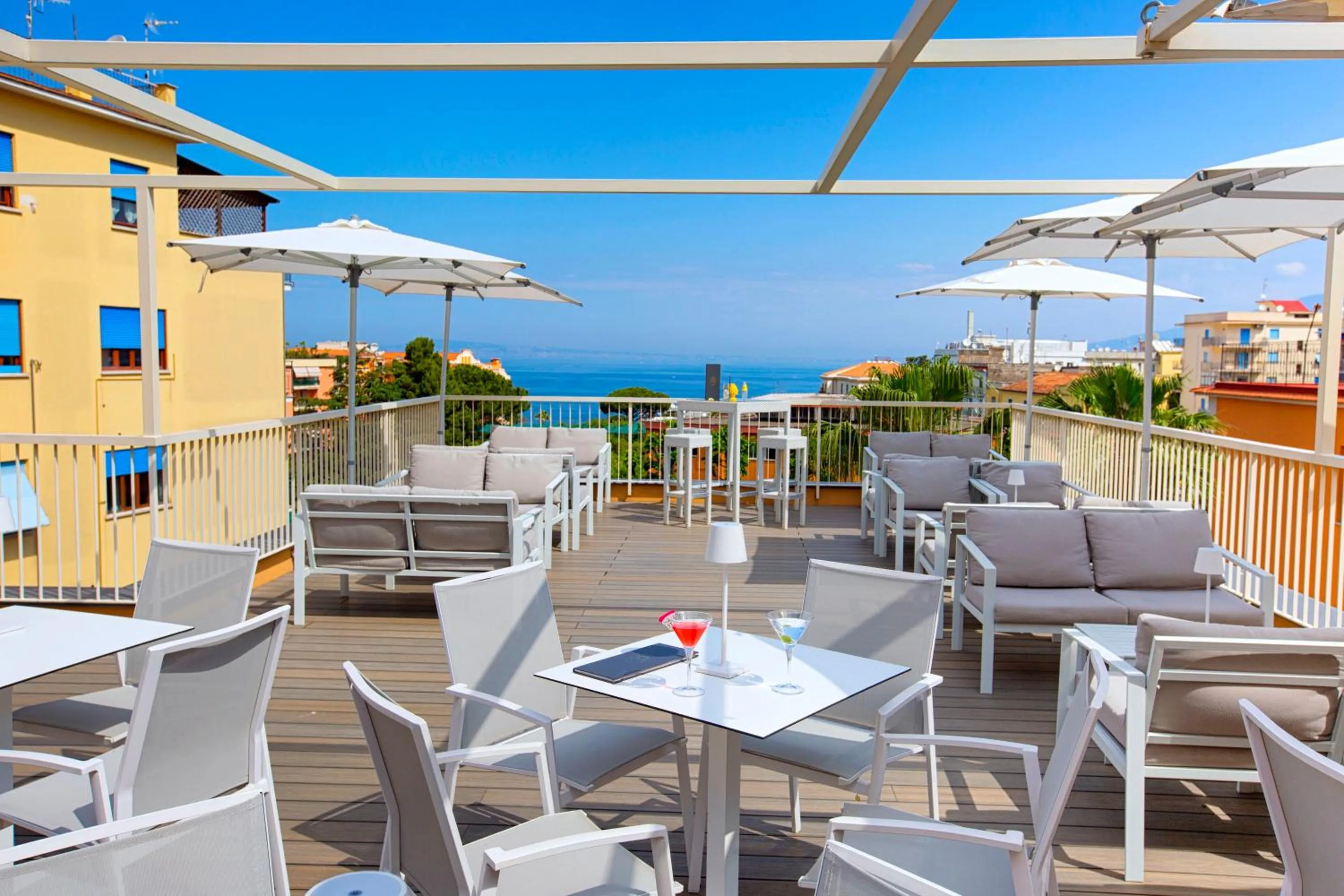 Restaurant/places to eat in Hotel Michelangelo