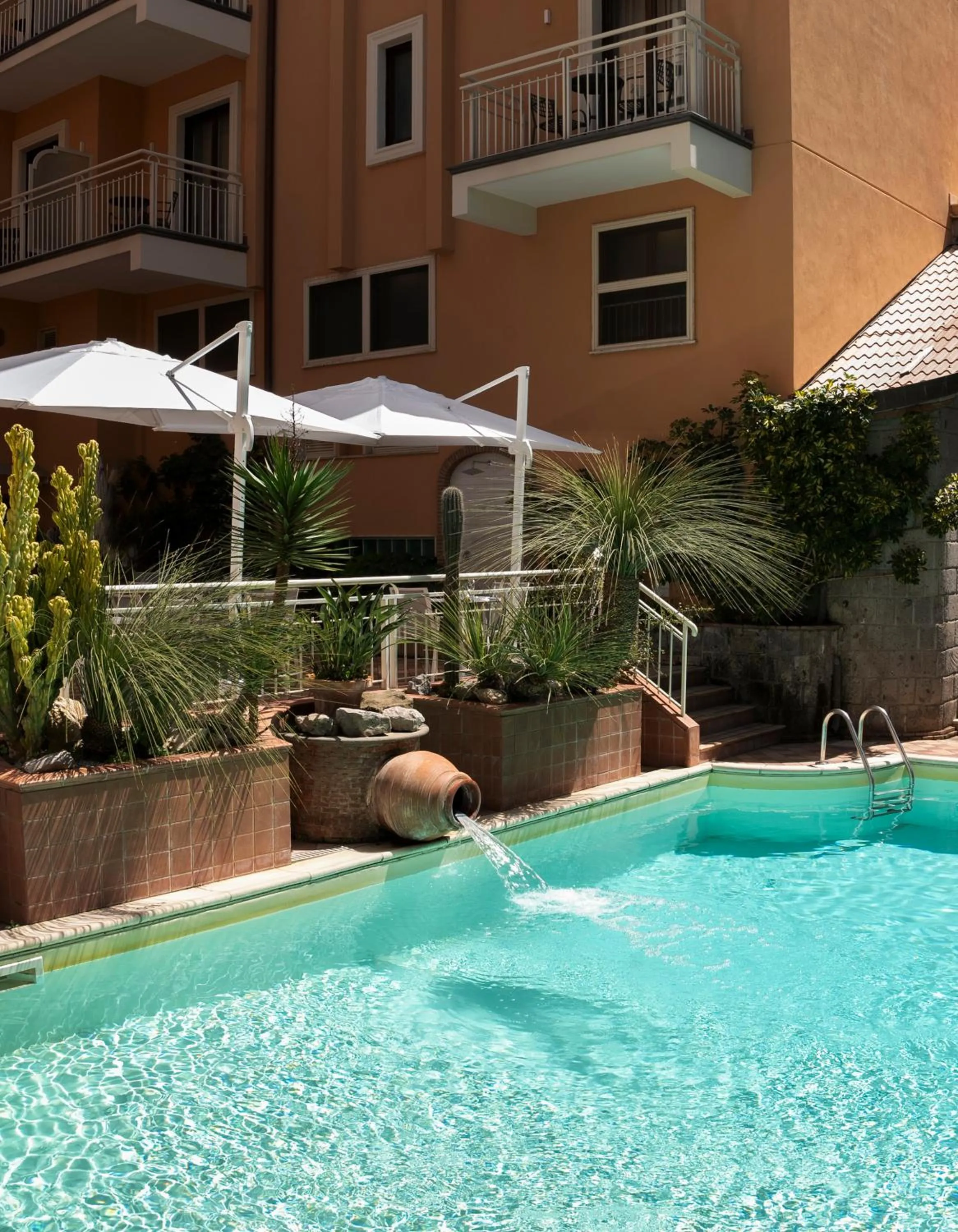 Restaurant/places to eat in Hotel Michelangelo