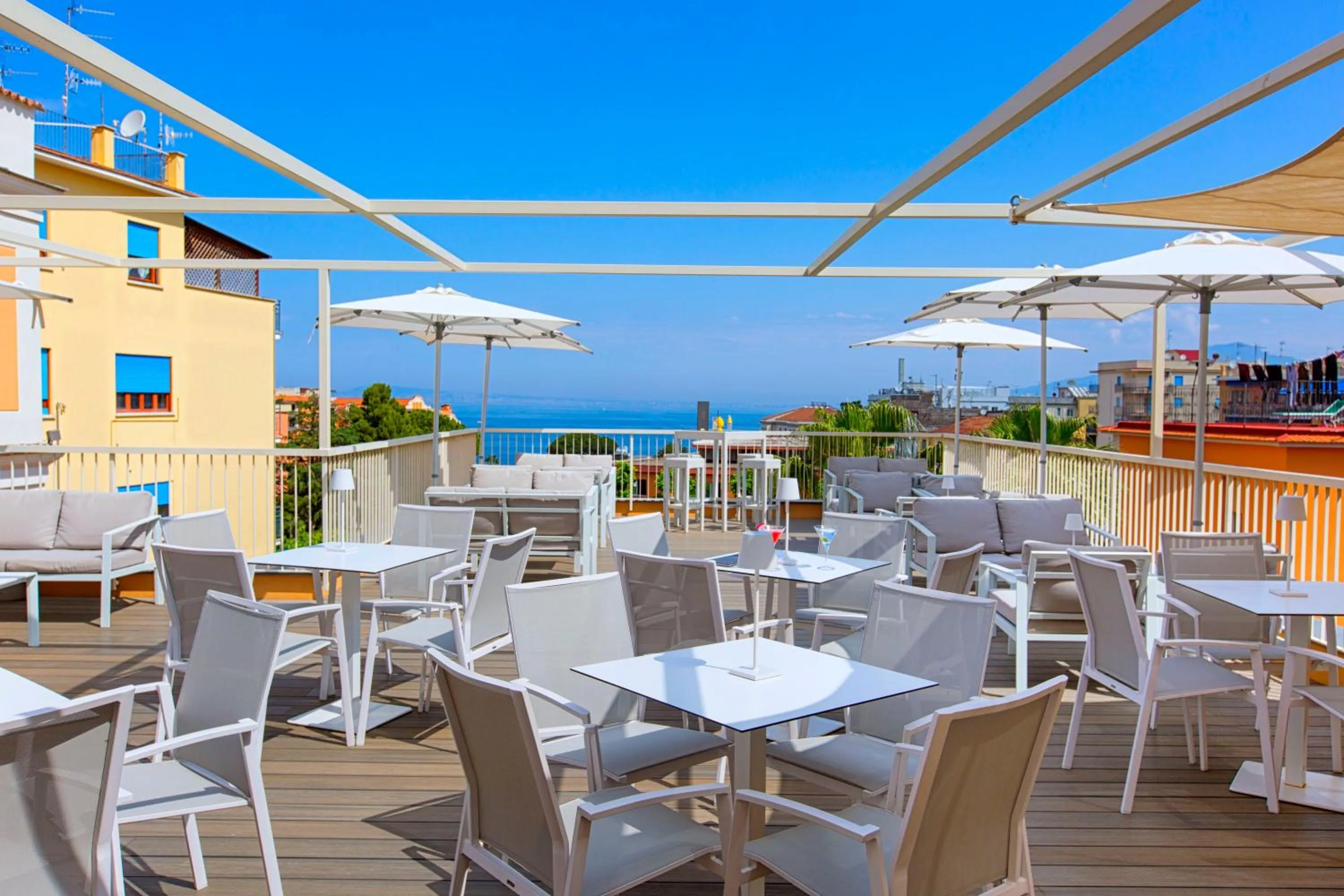 Restaurant/places to eat in Hotel Michelangelo