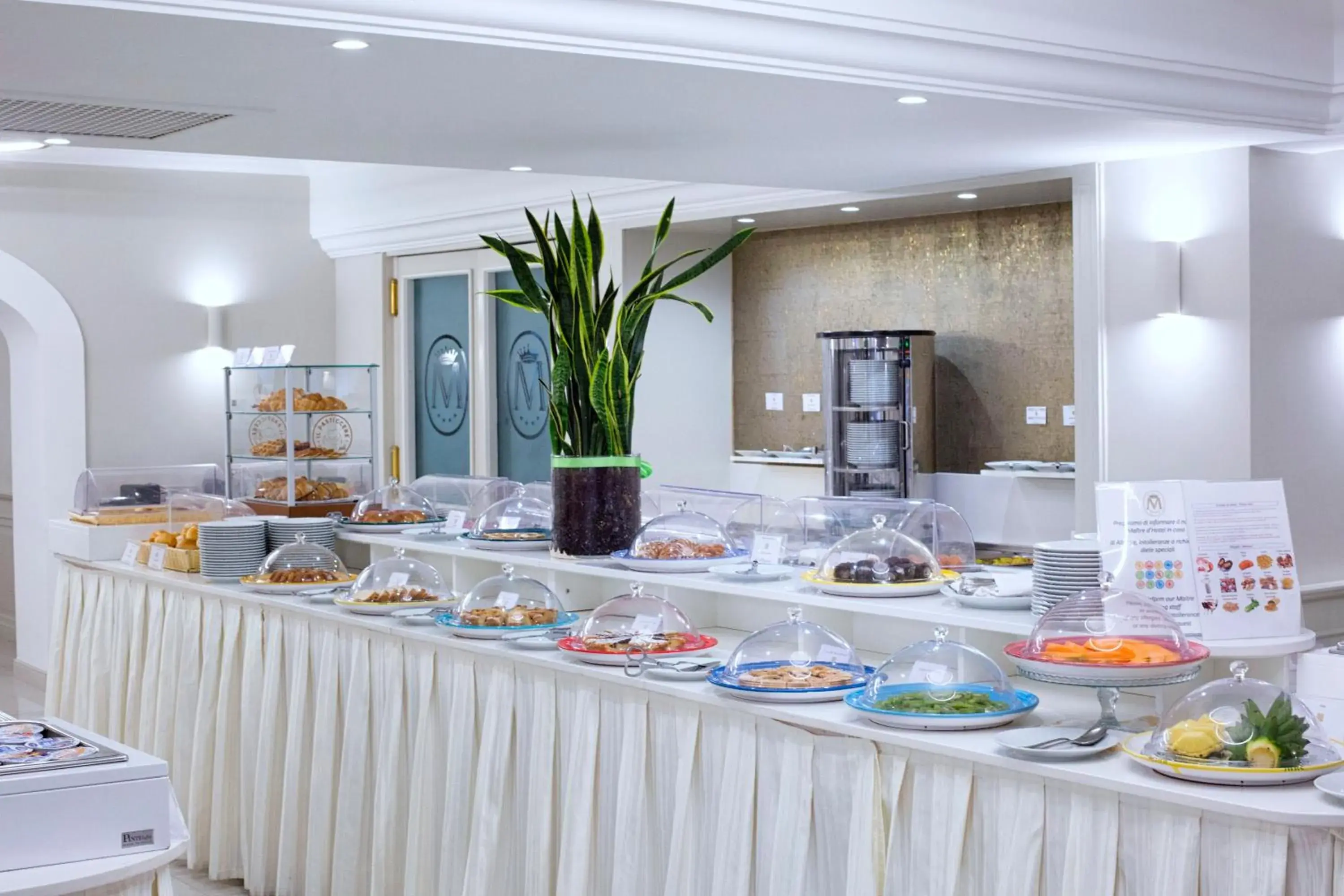 Restaurant/places to eat in Hotel Michelangelo Restaurant/places to eat in Hotel Michelangelo