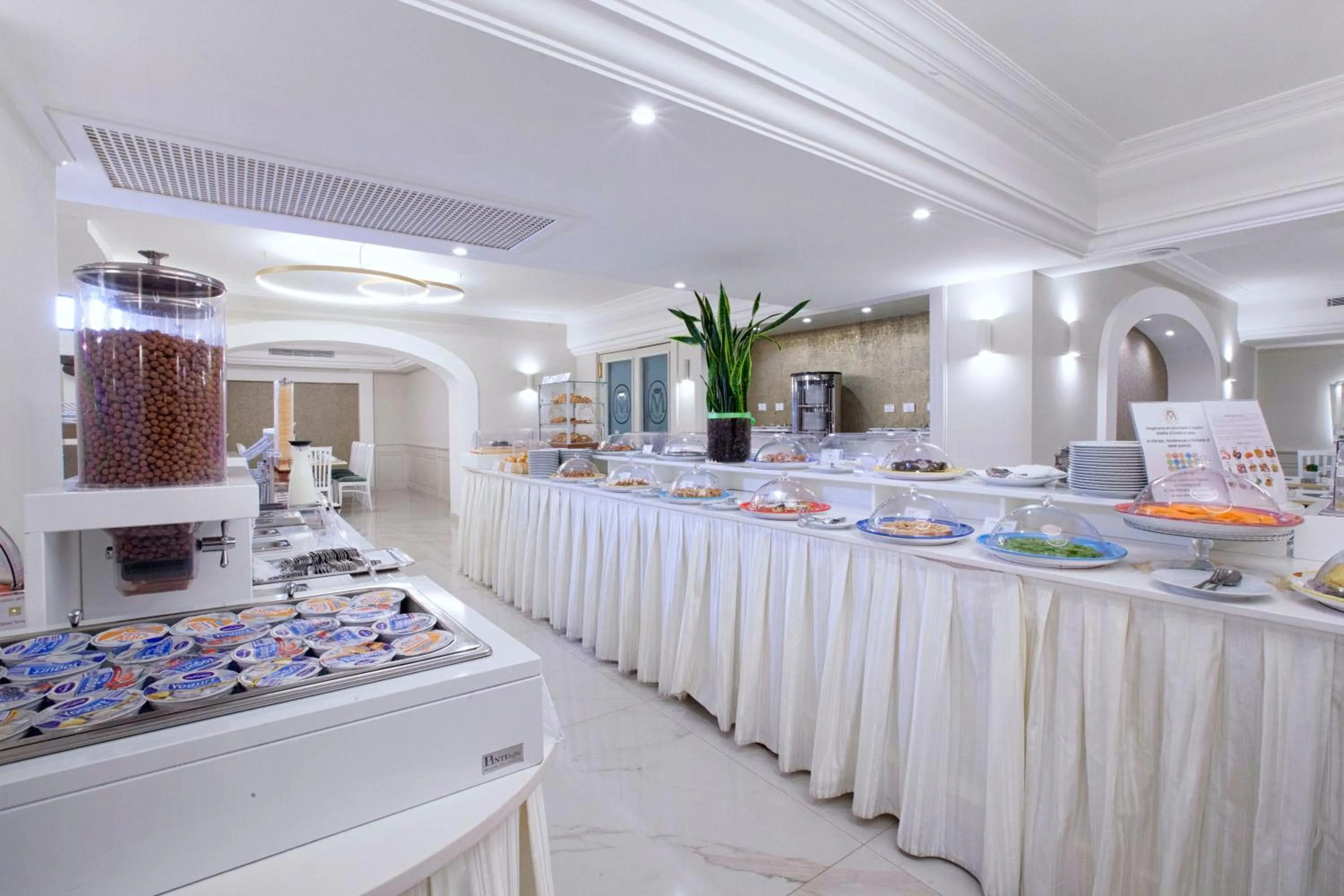 Restaurant/places to eat in Hotel Michelangelo