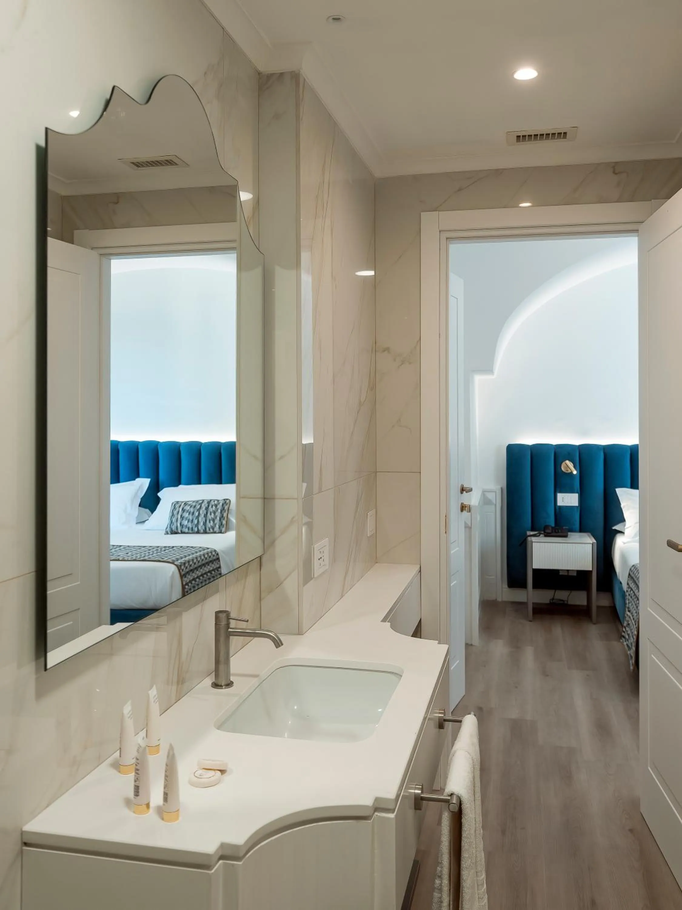 Bathroom, Bed in Hotel Michelangelo