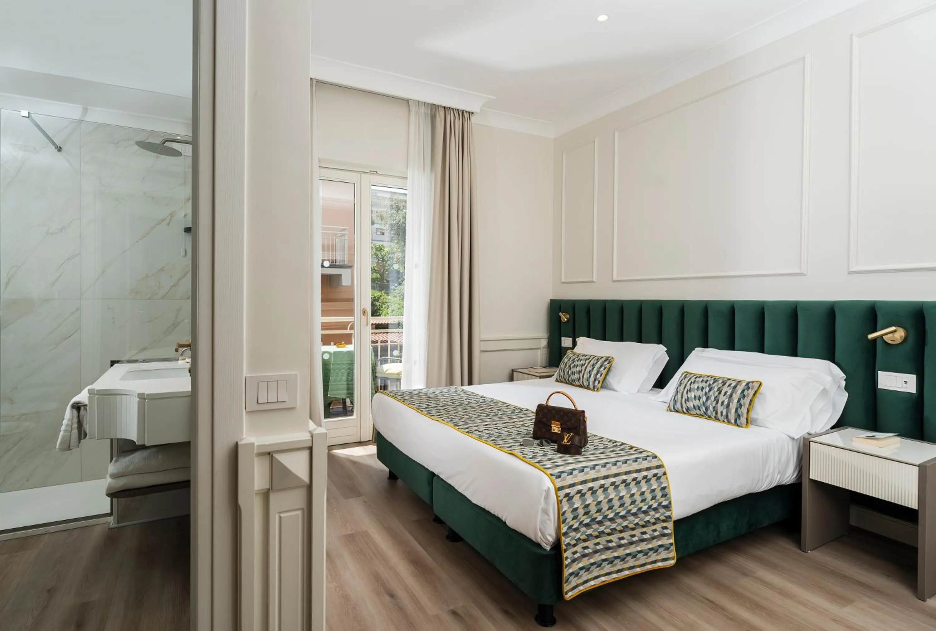 Bedroom, Bed in Hotel Michelangelo