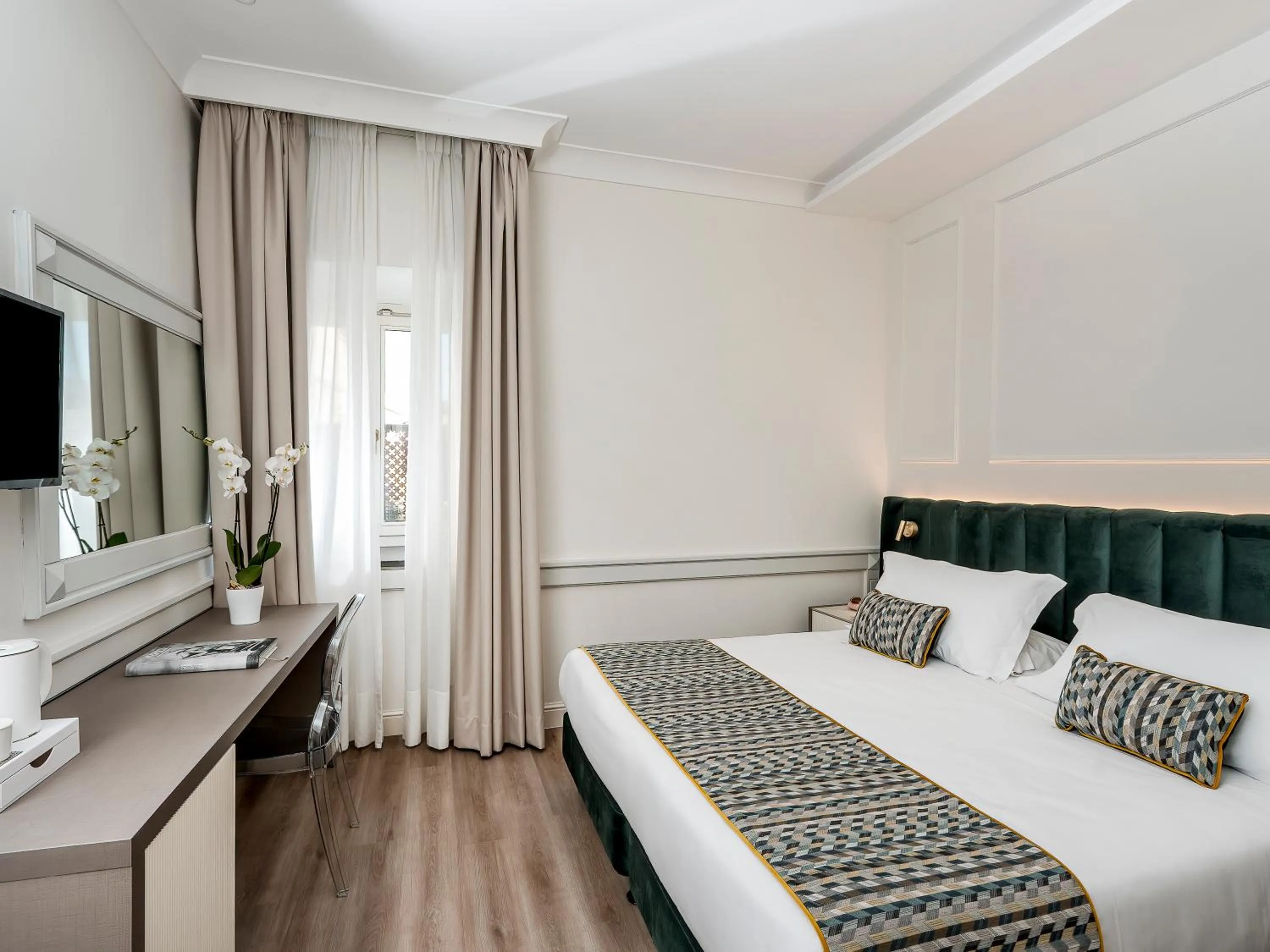 Bed in Hotel Michelangelo