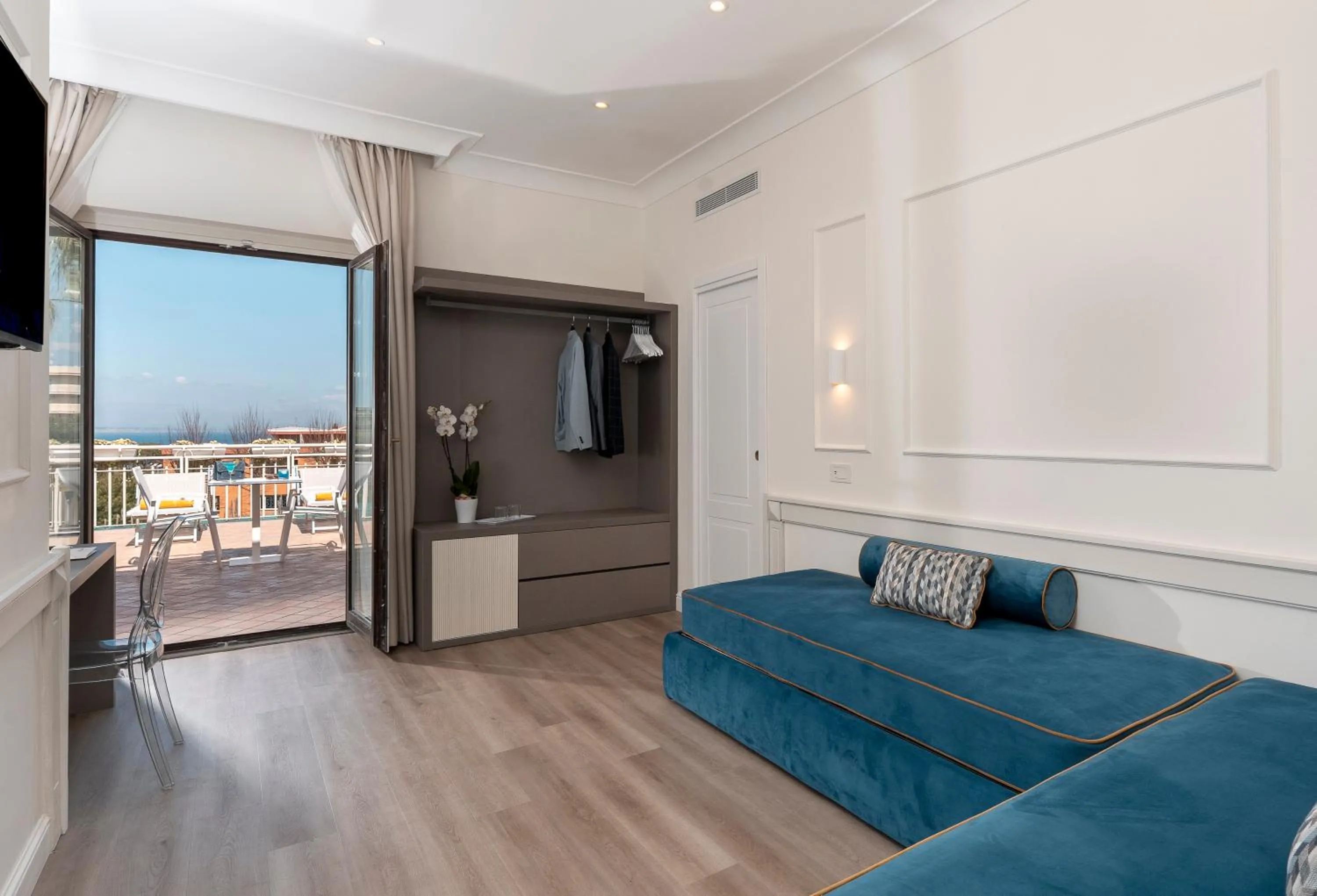 Seating area in Hotel Michelangelo