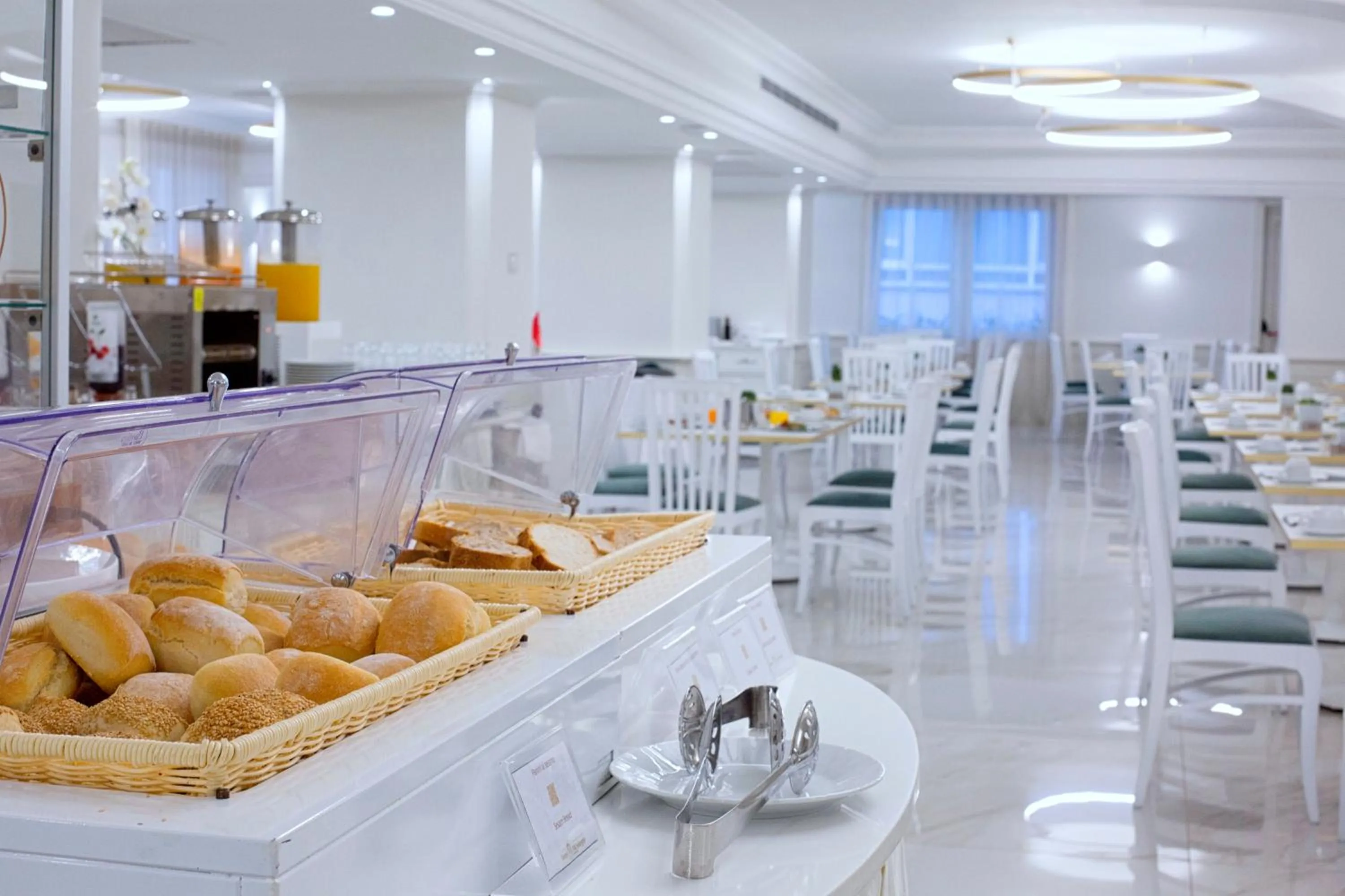 Restaurant/places to eat in Hotel Michelangelo